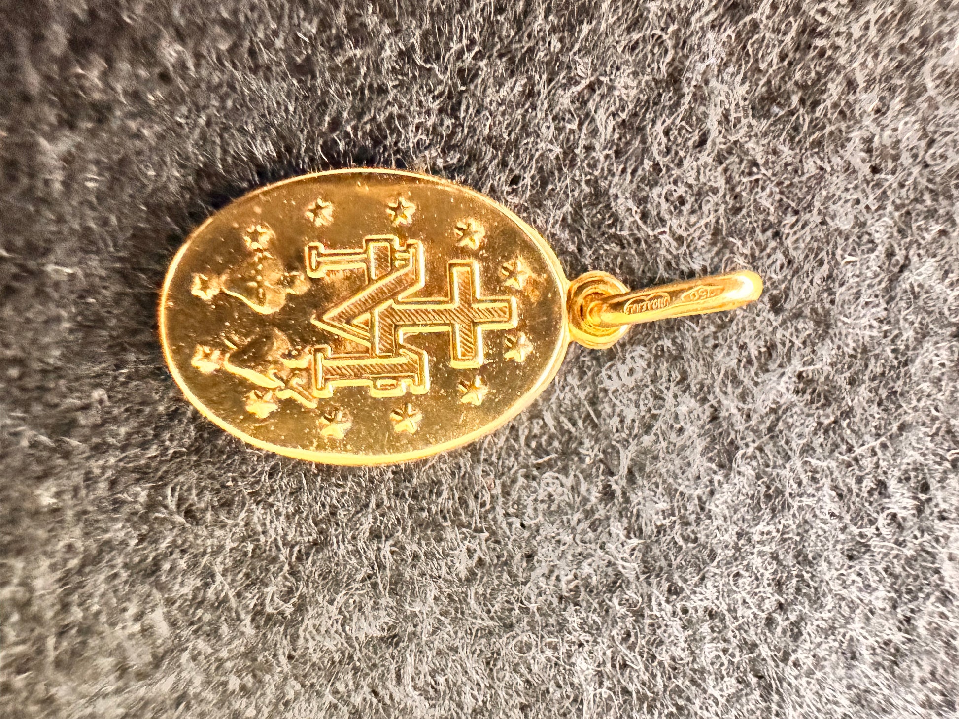 Miraculous Virgin Charm 18k