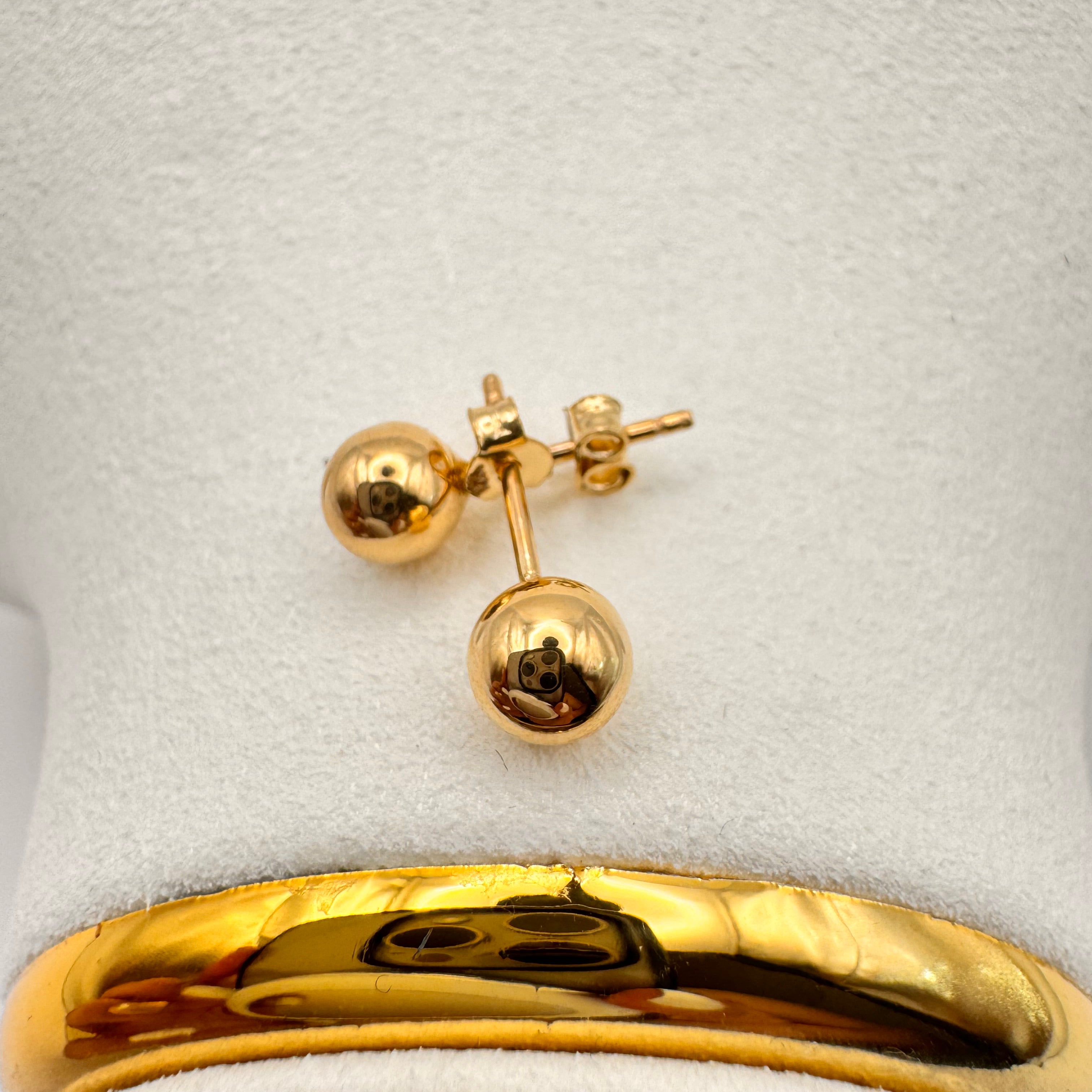 Plain Stud Earrings 18k