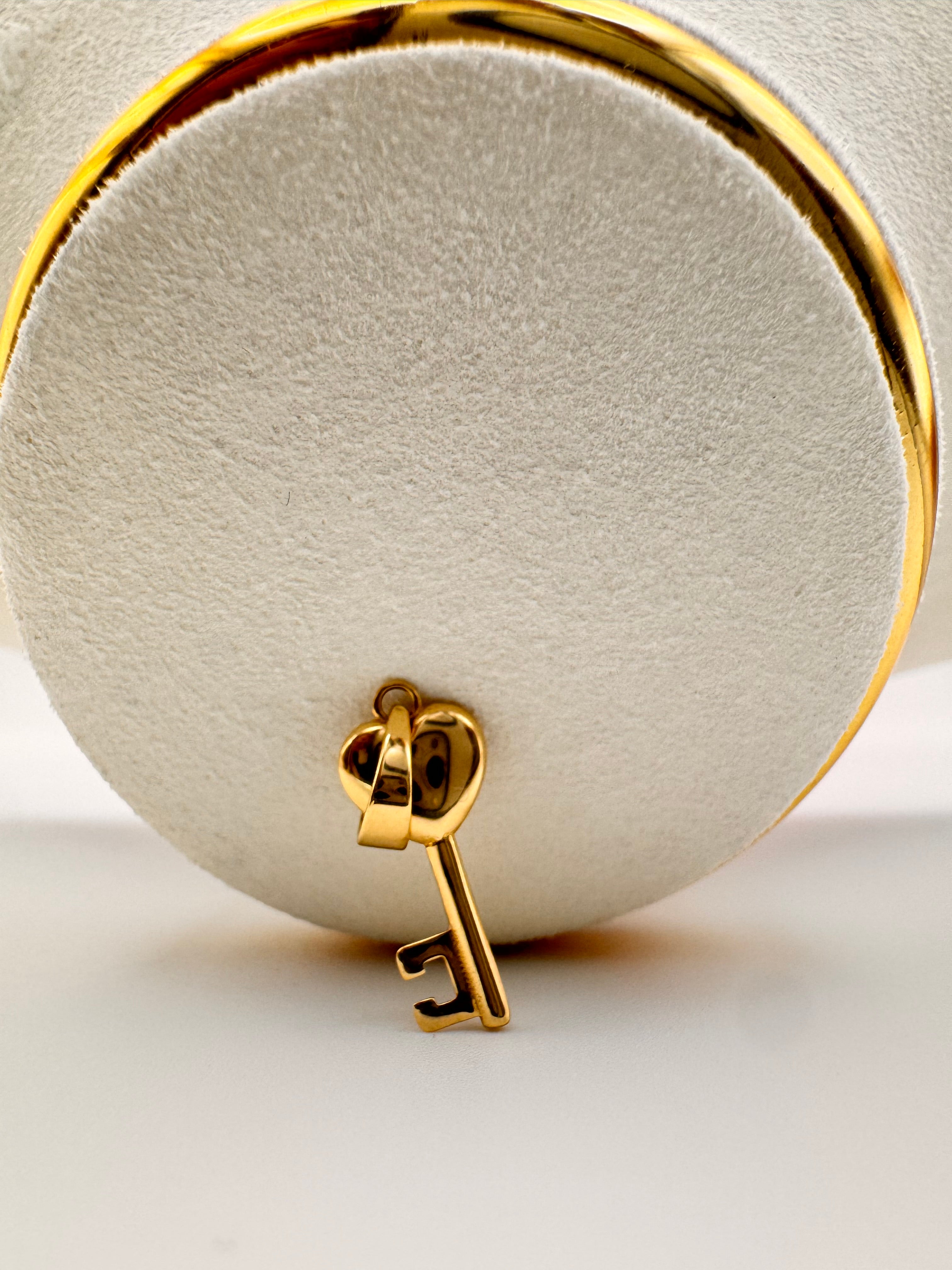 Key-shaped Charm 18k