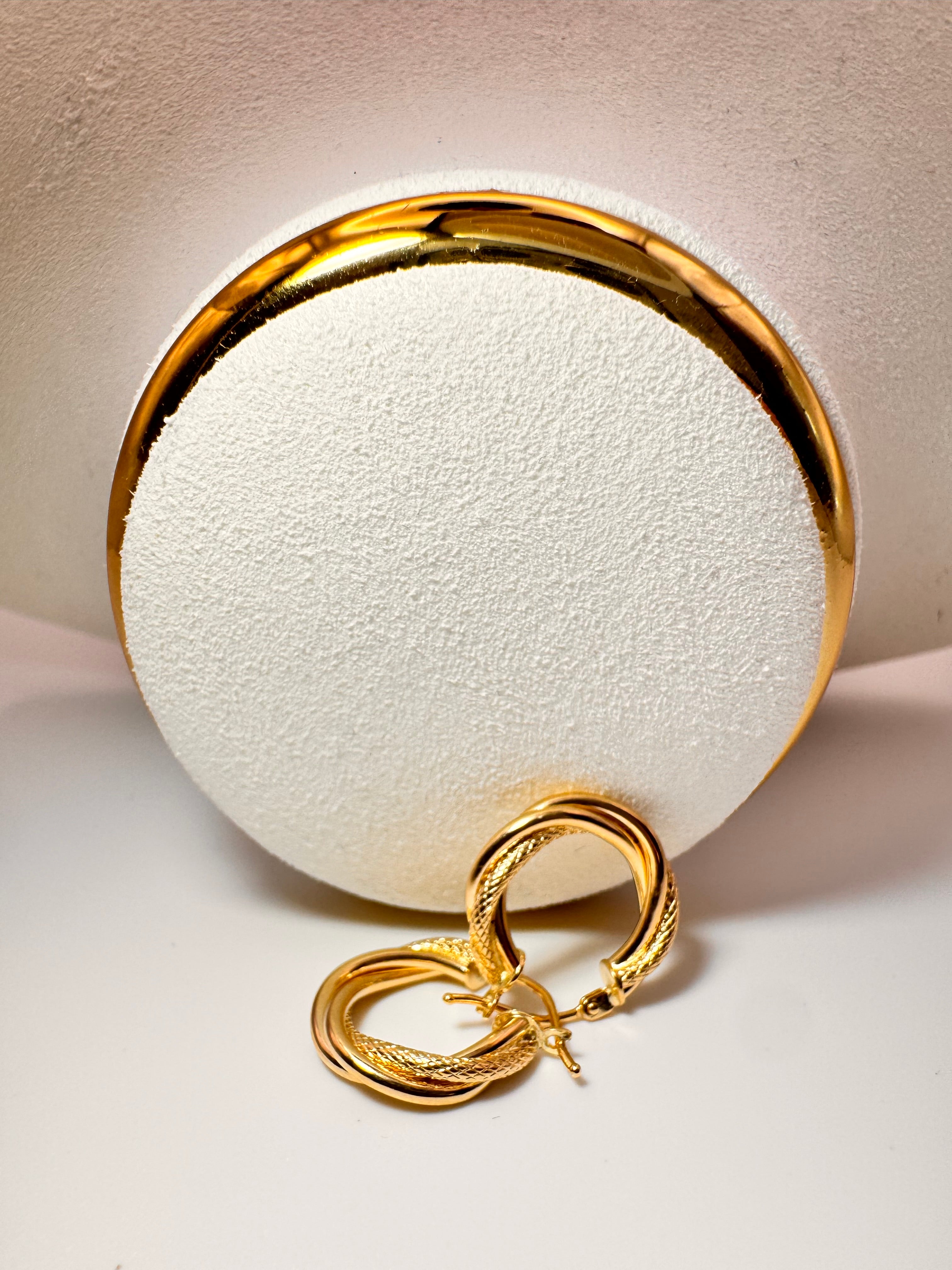 Hoops With Twisted Figures 18k