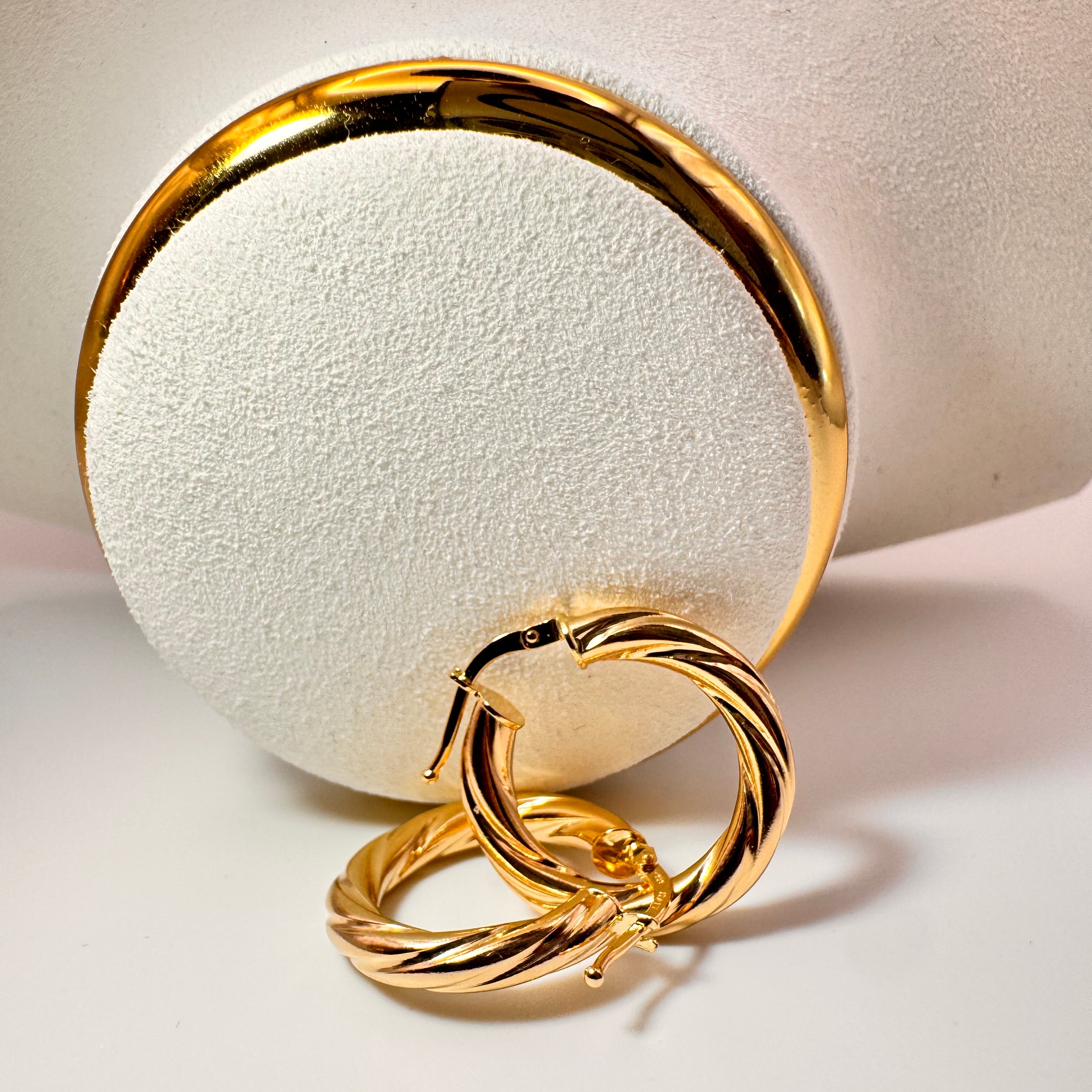twisted Hoops 18k