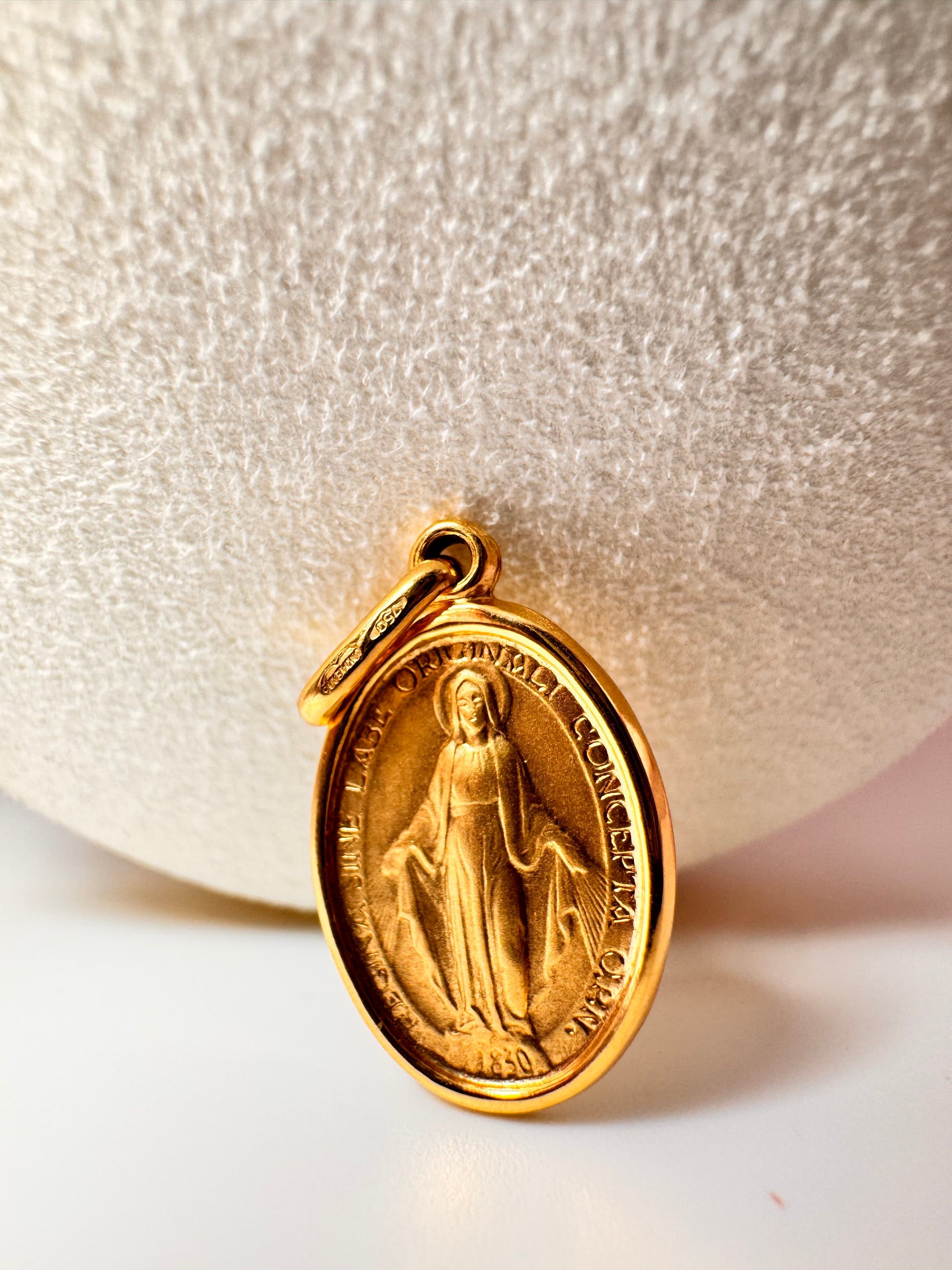Miraculous Virgin Charm 18k
