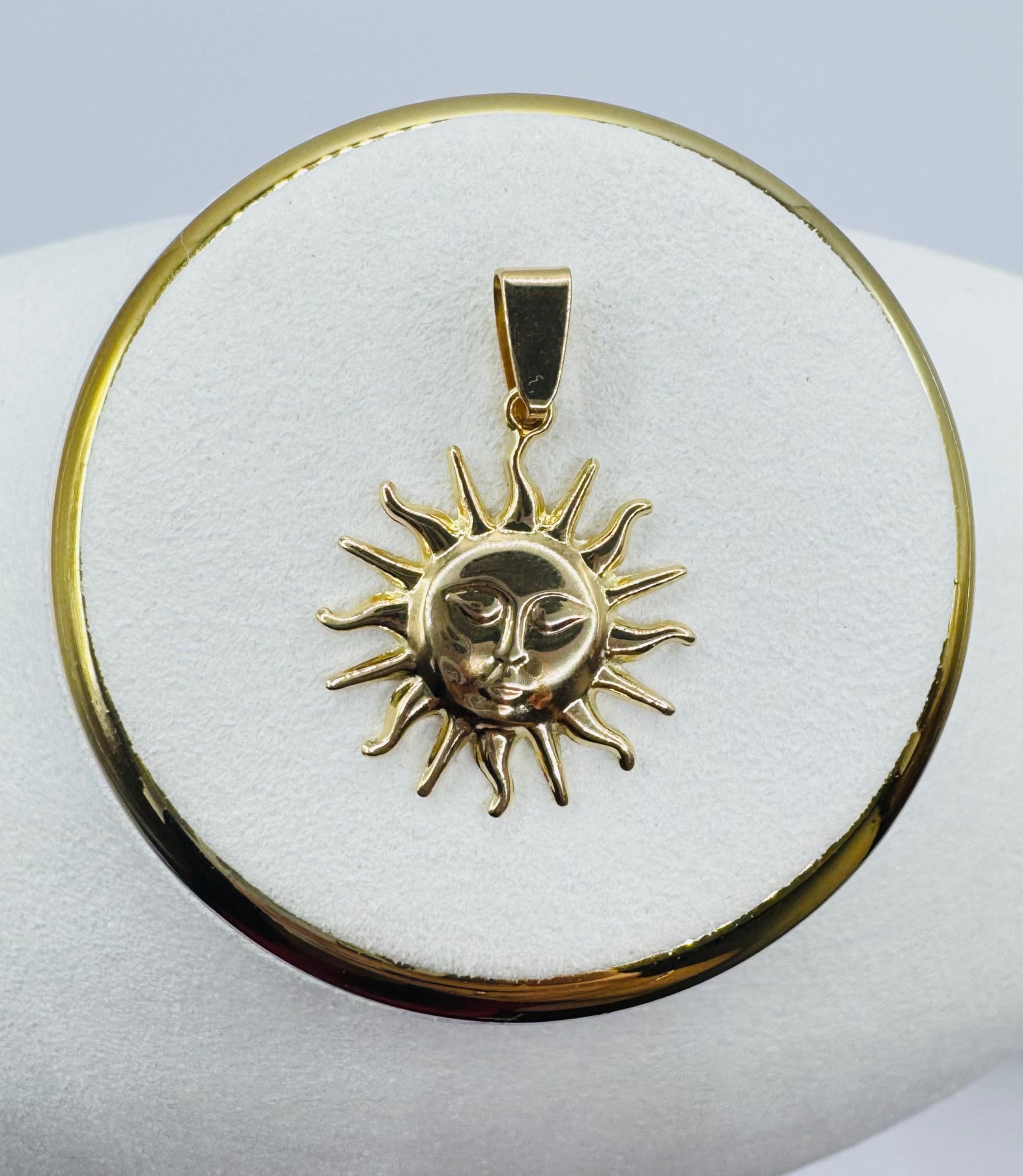 Sun Charm 18k