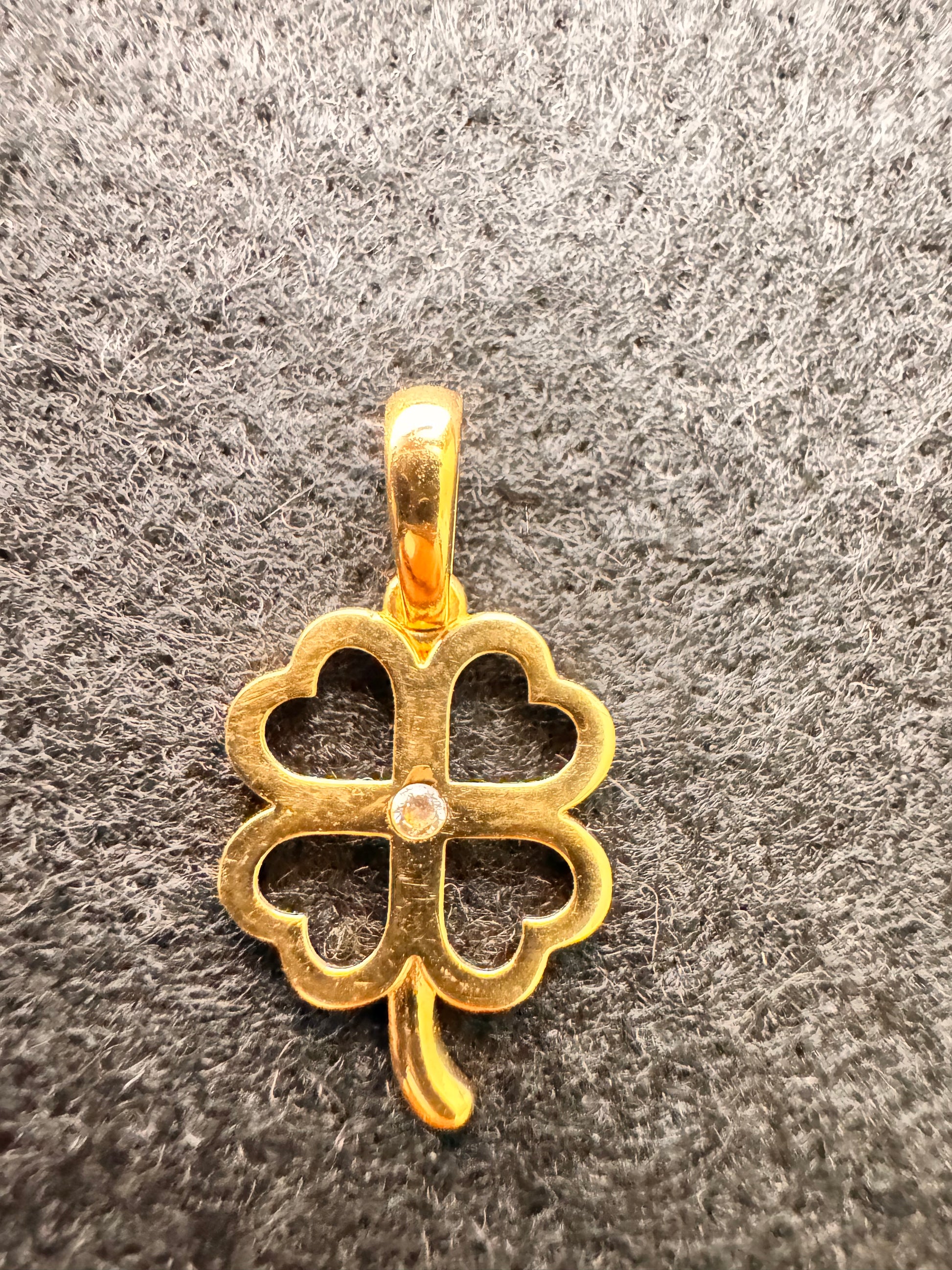 Four Leaf Clover Charm 18k