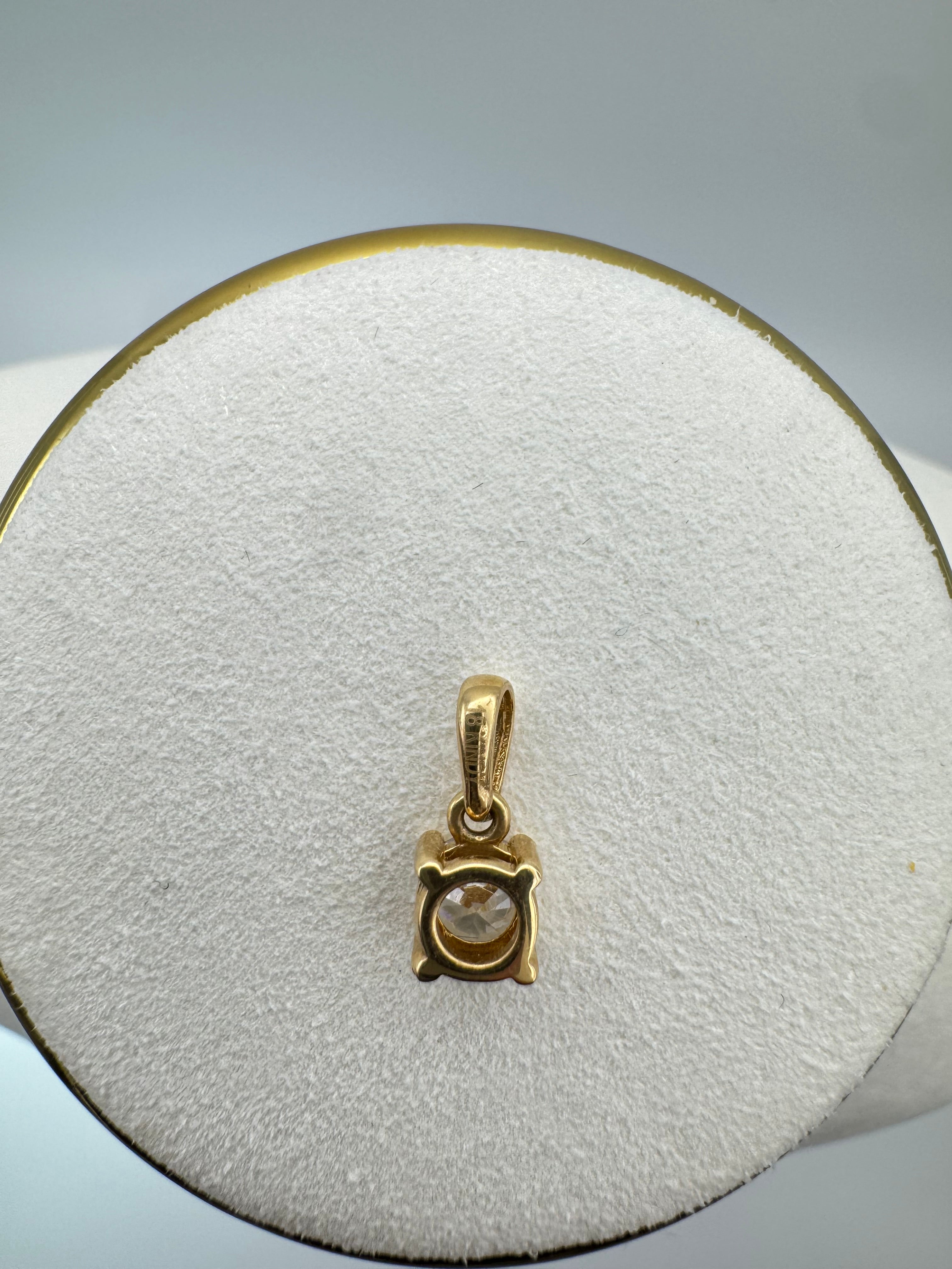 Cubic Zirconia Light Point Charm 18k