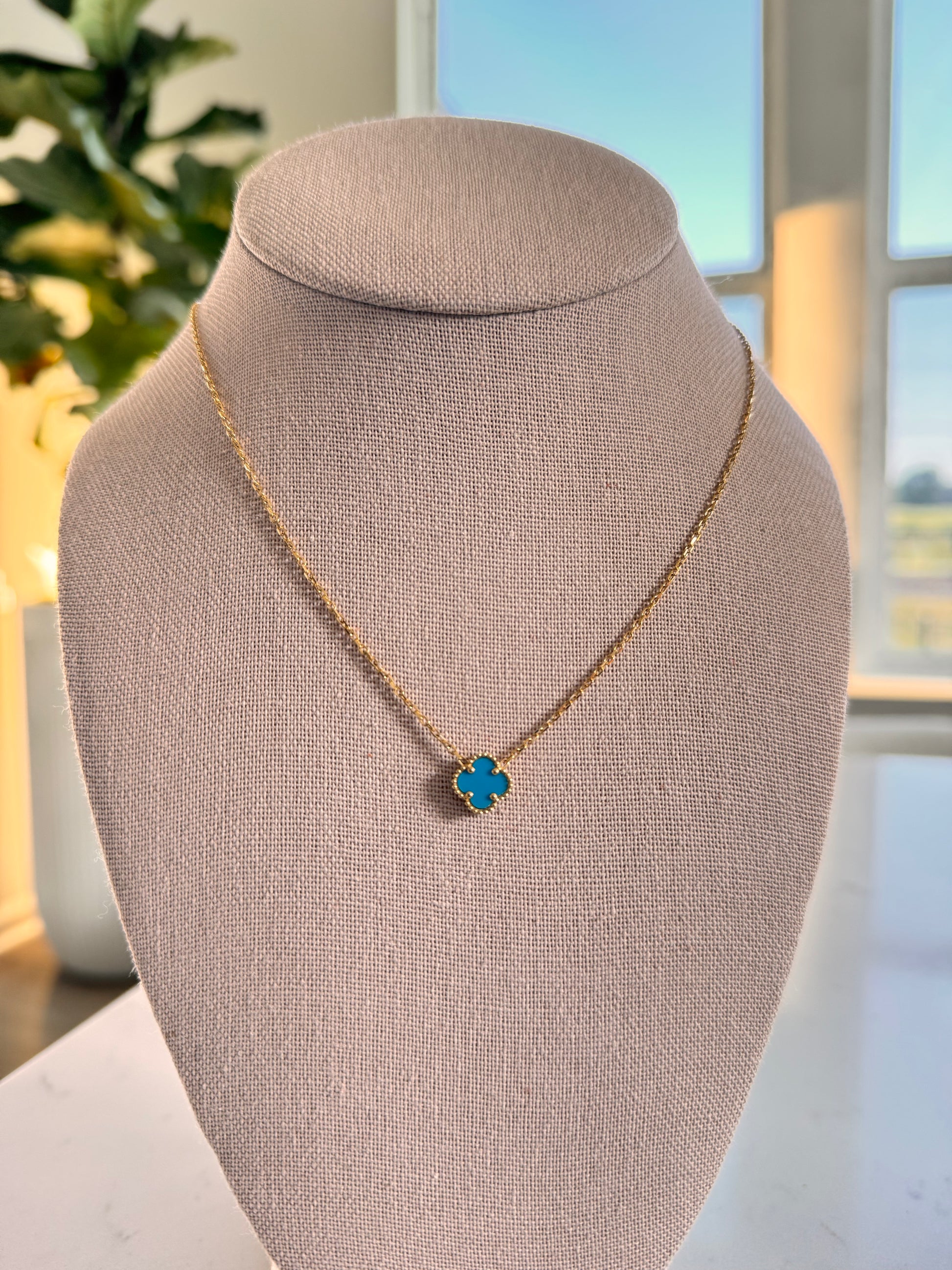 Blue Clover Chain 18k