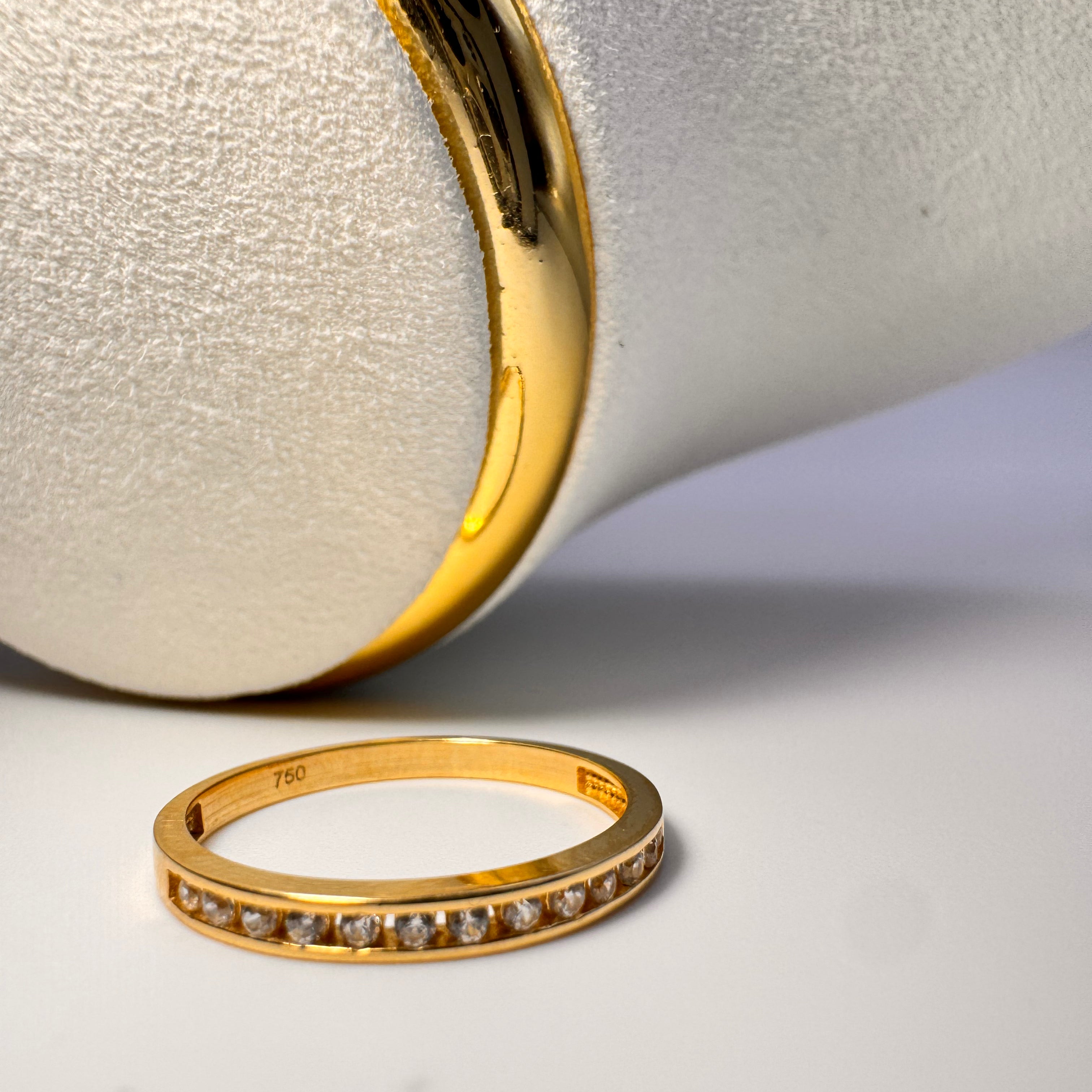 Churumbela ring with hidden stone 18k