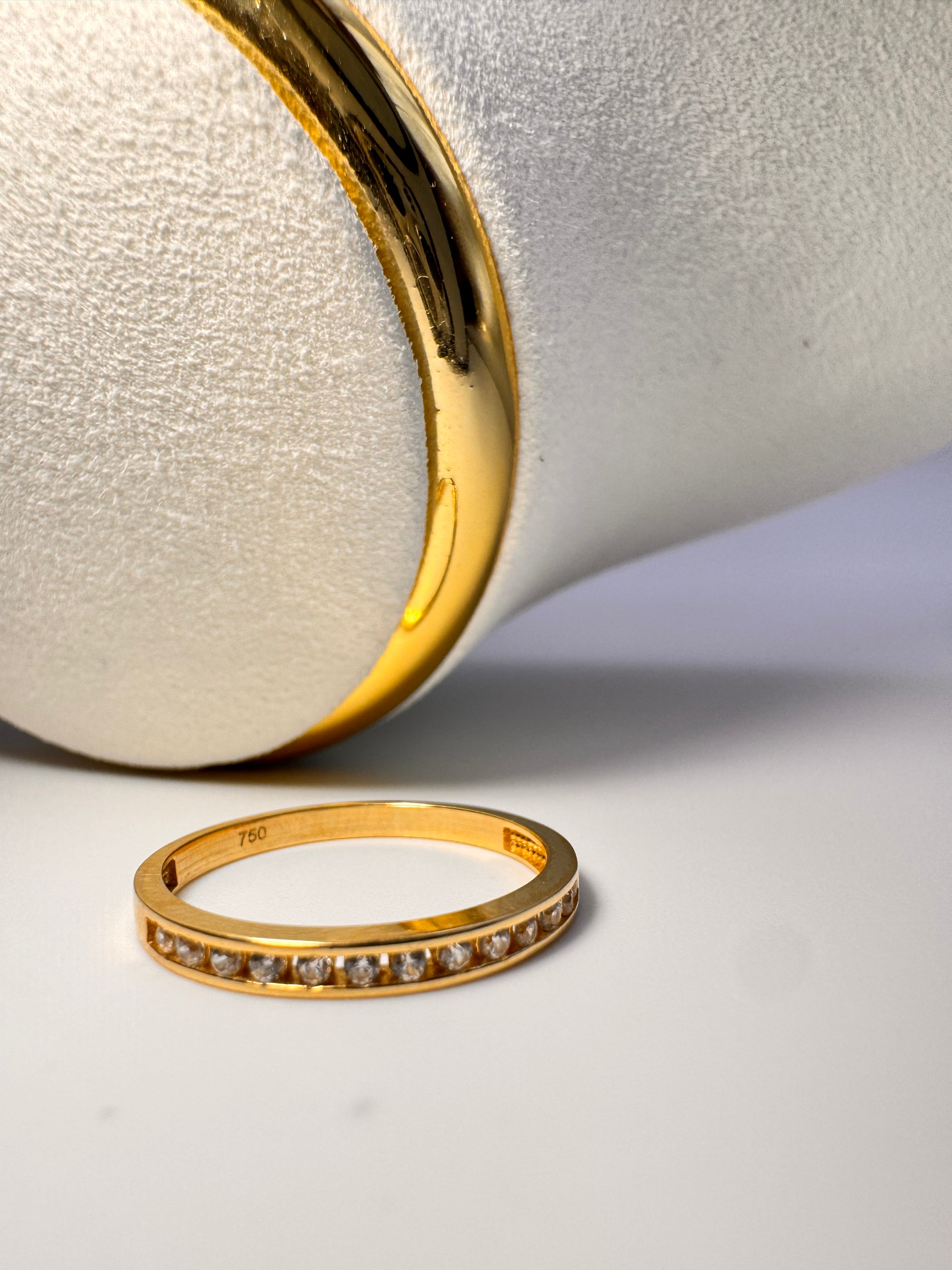 Churumbela ring with hidden stone 18k