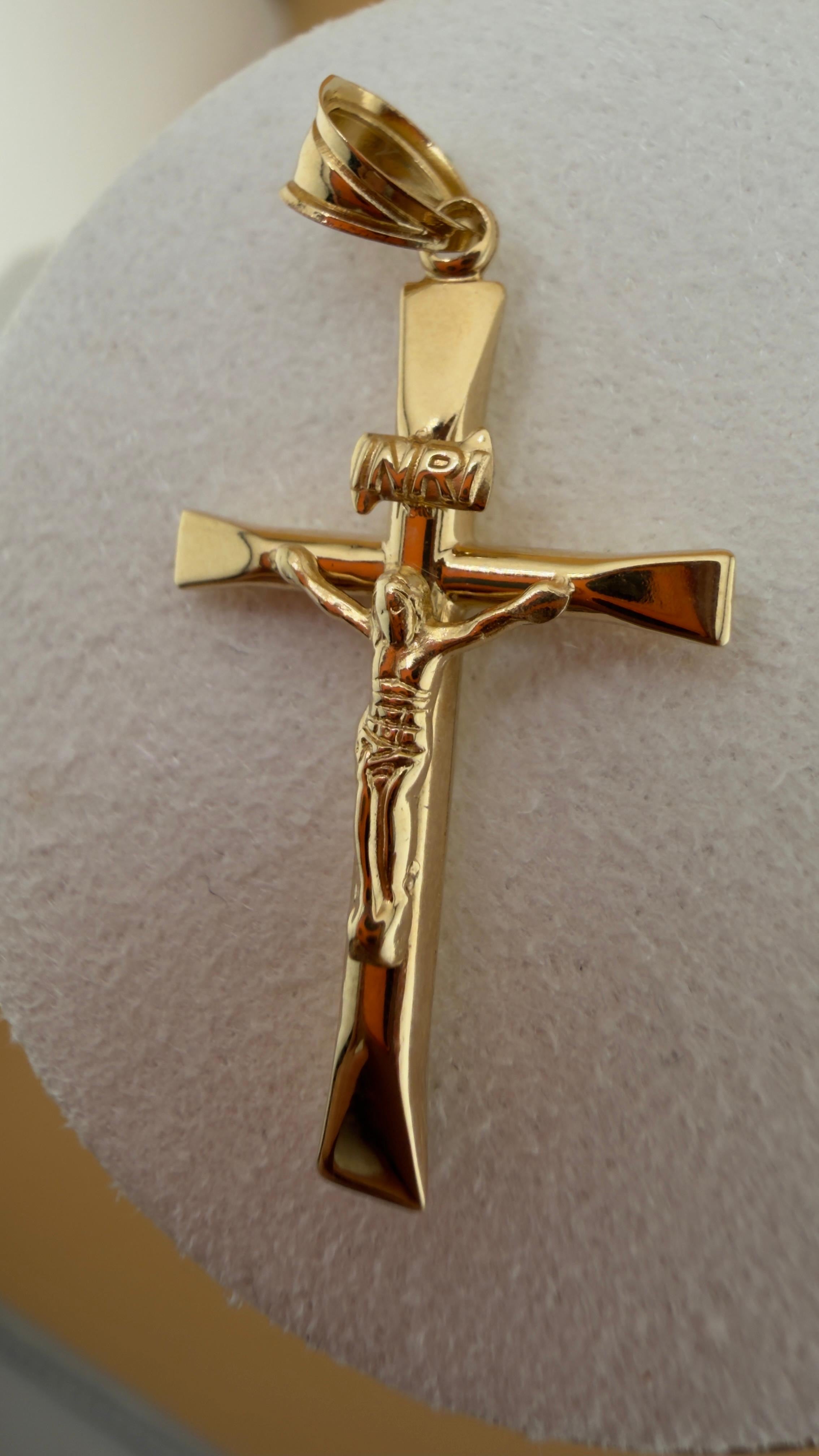 INRI Cross Pendant 18k.
