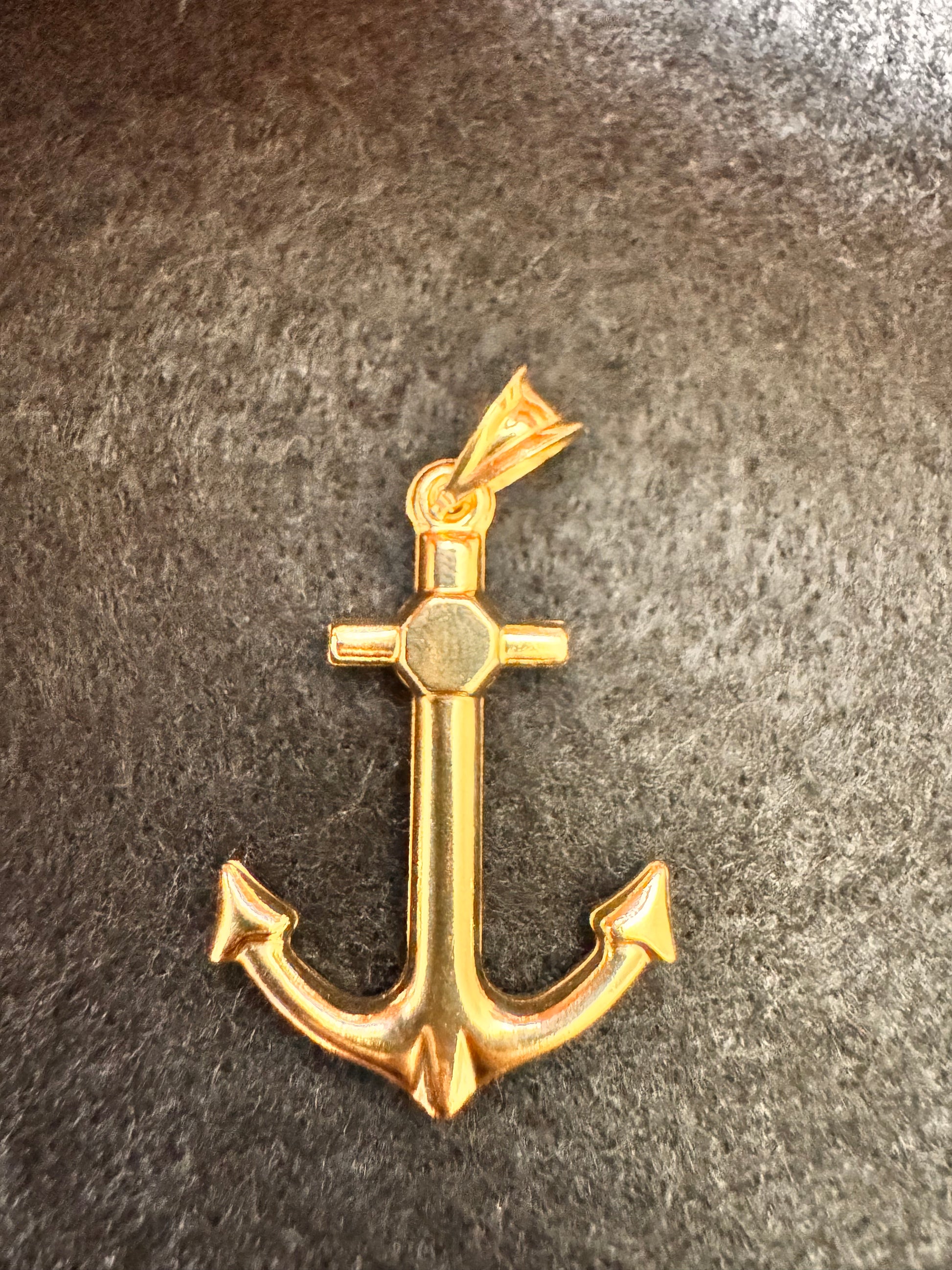 Anchor Charm 18k
