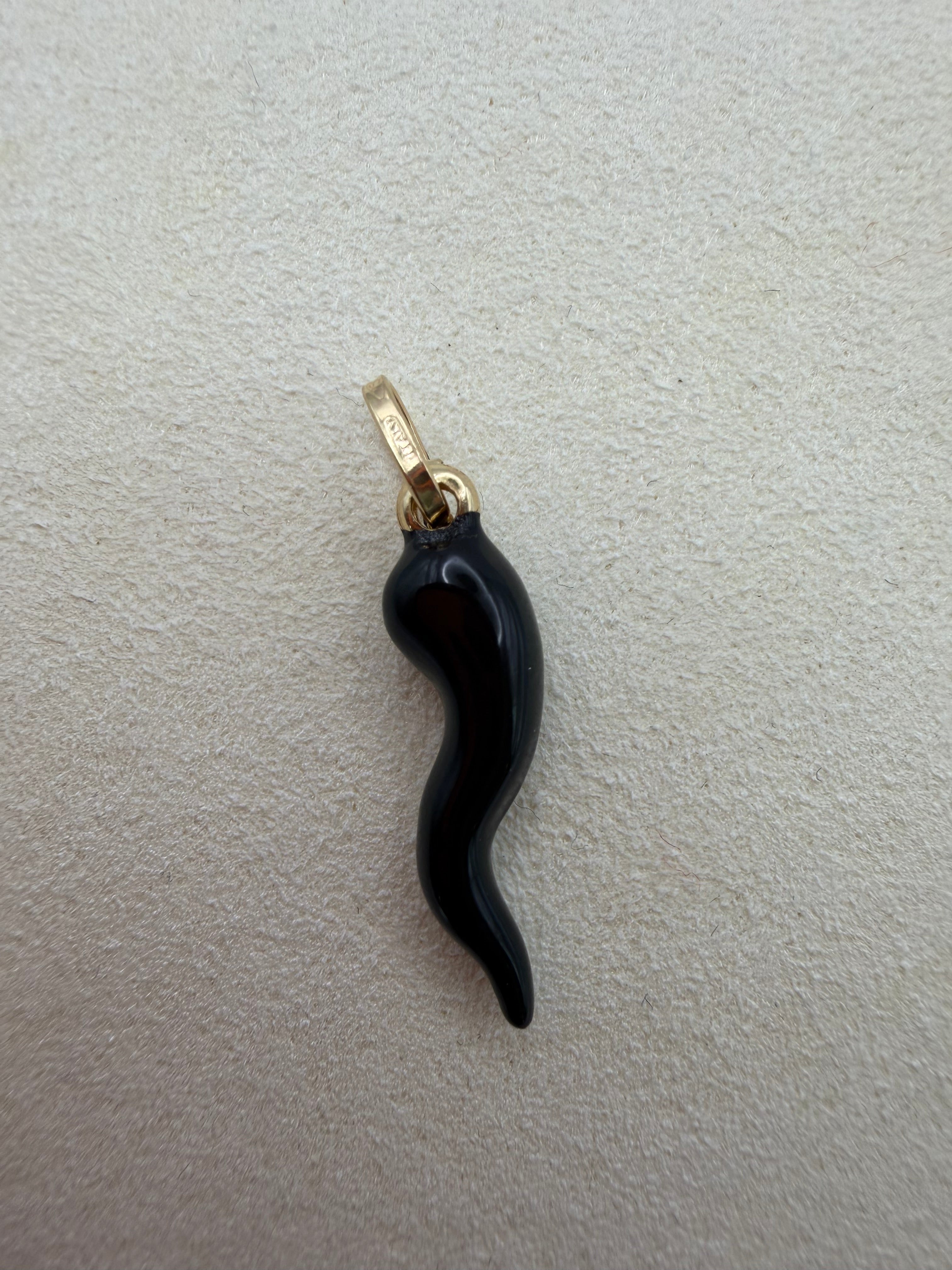Cornicello Black Pendant 18k