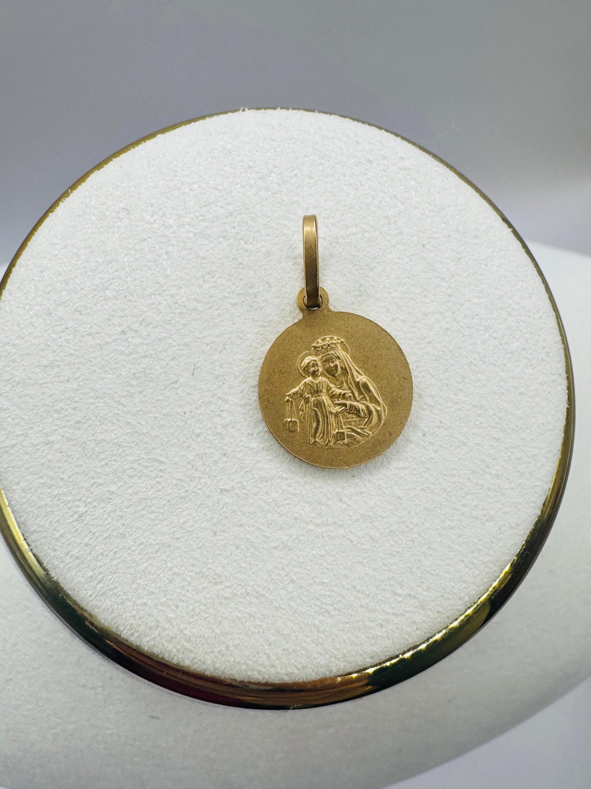 Jesus of Mercy Pendants 18k