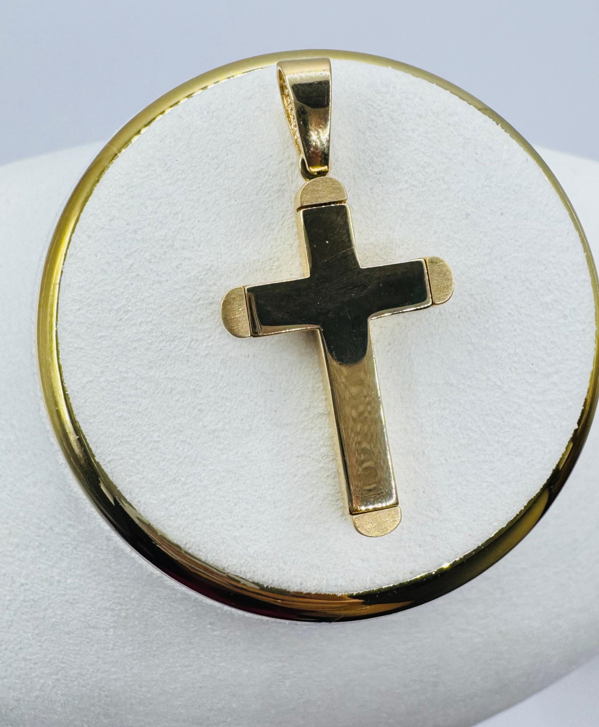 Medium Exclusive Cross Charm 18k