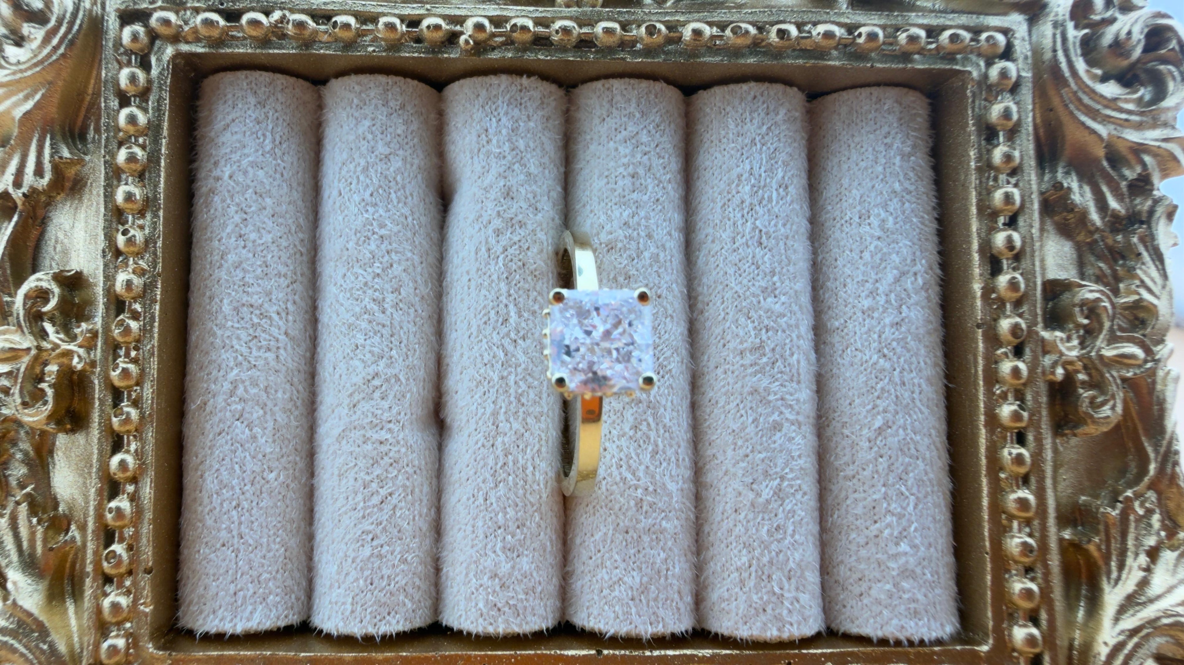Solitary Square Cut Ring 18k, # 6,7,8