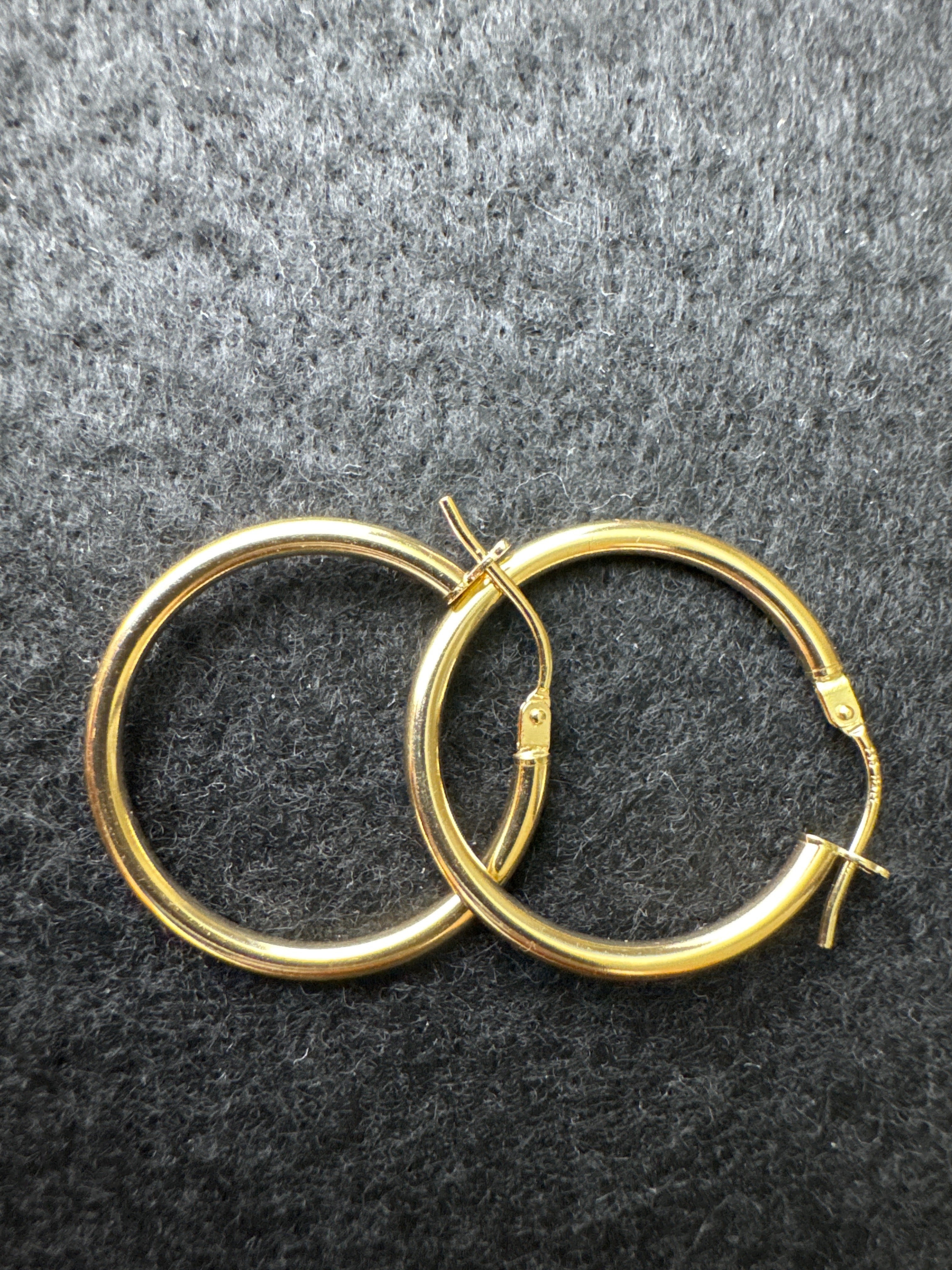 Classic Hoops 18k