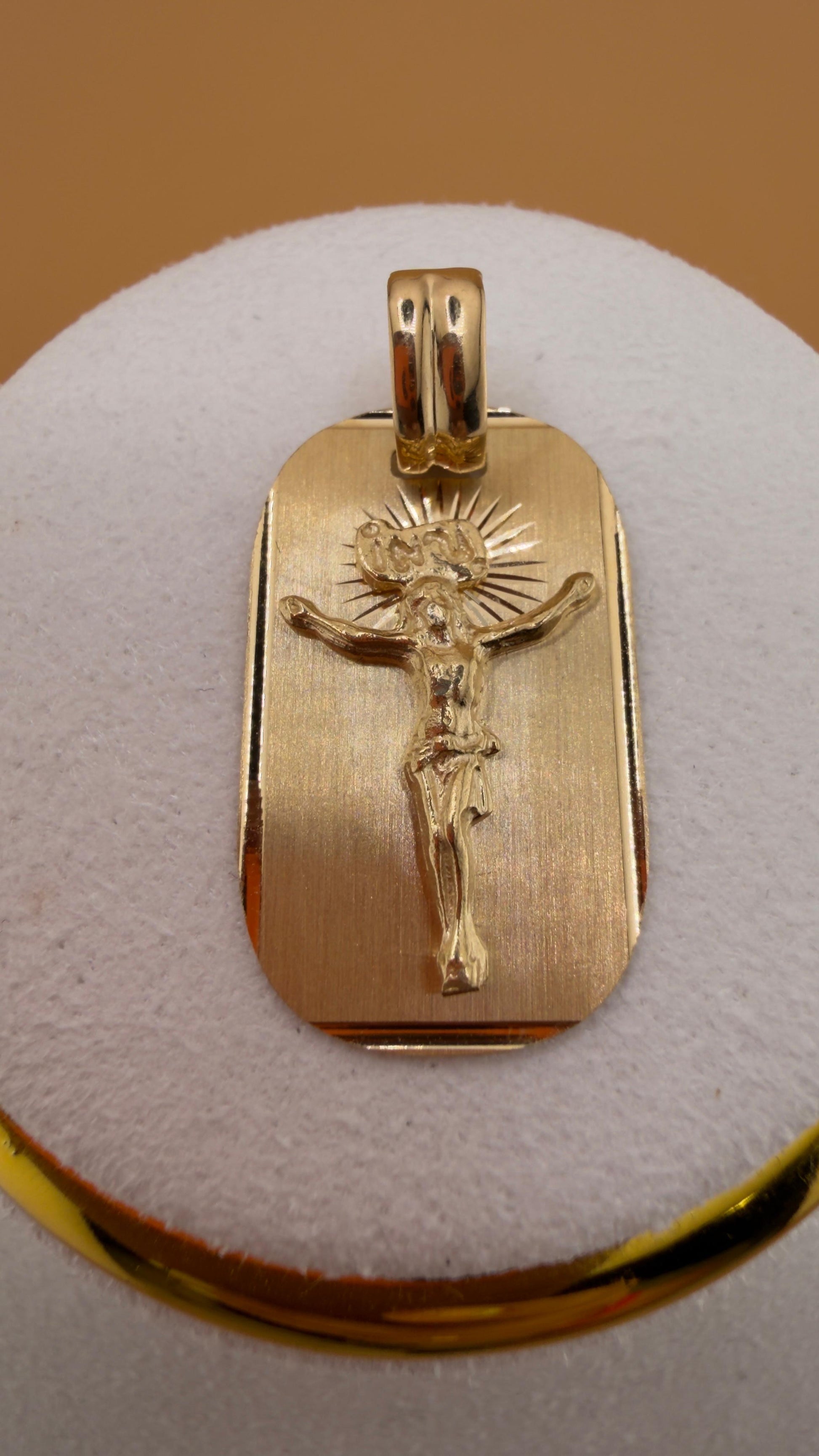 INRI Plaque Pendant 18k.