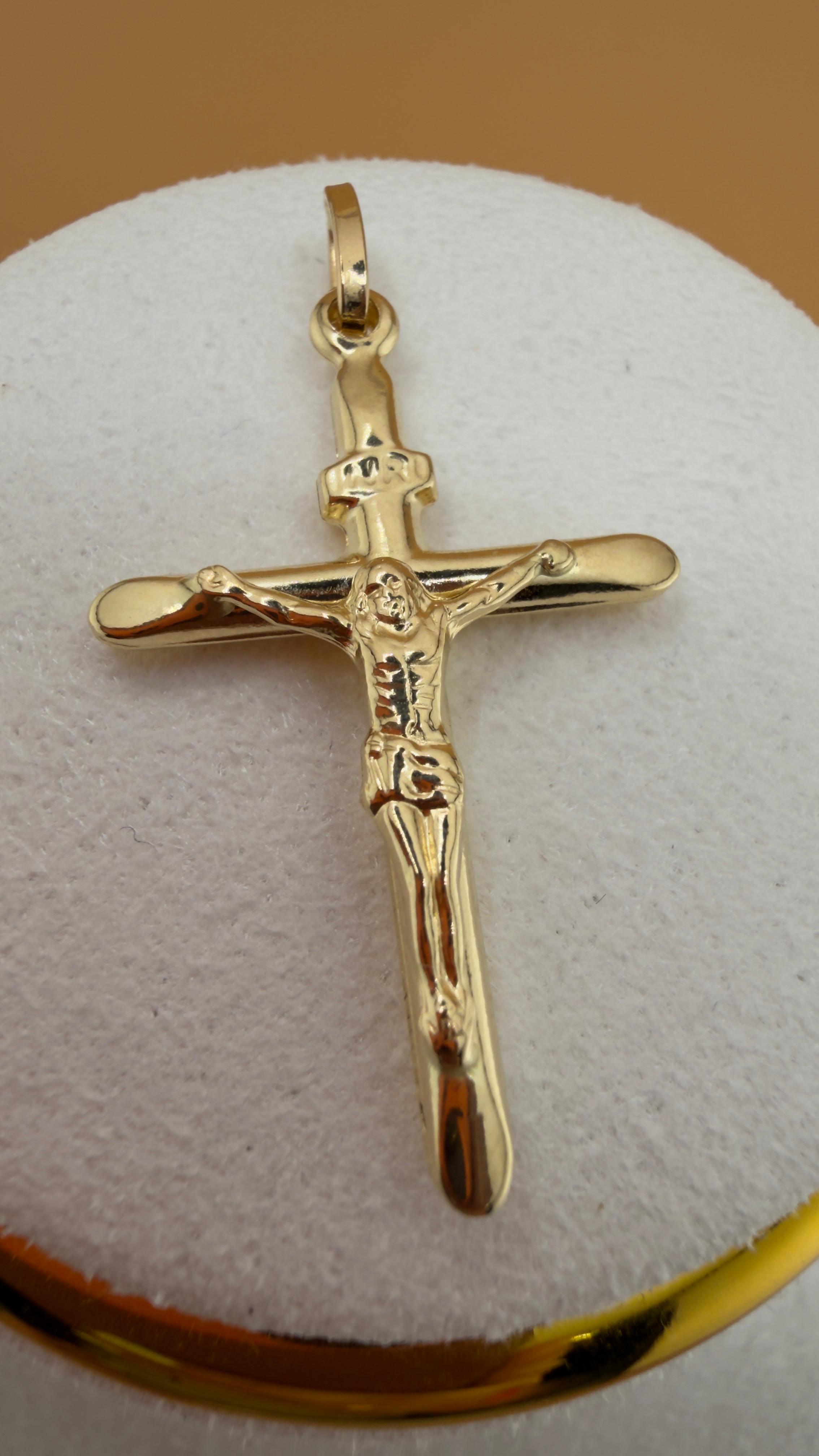 Cross INRI Pendant 18k.