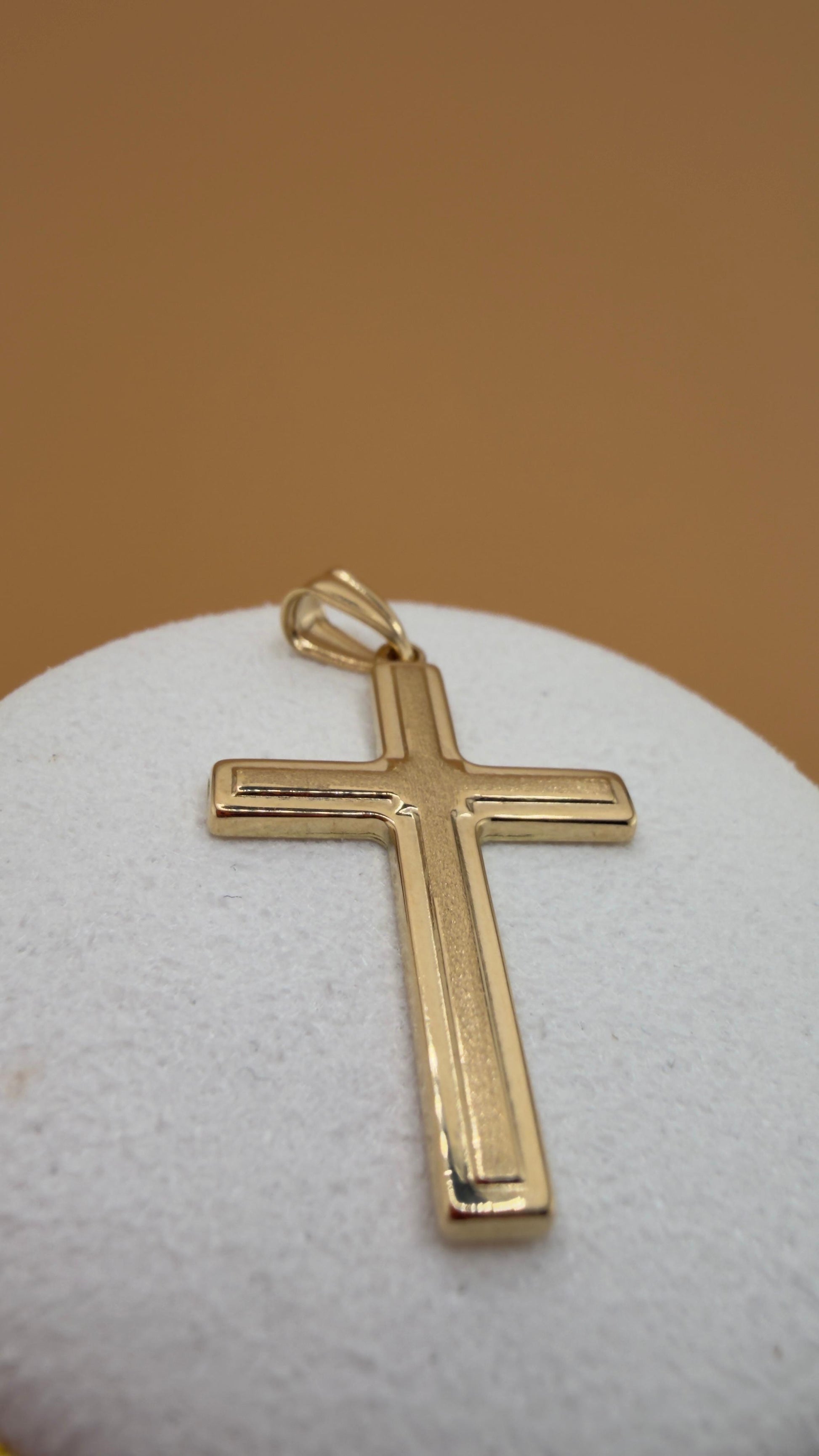 Flat Cross Pendant 18k.