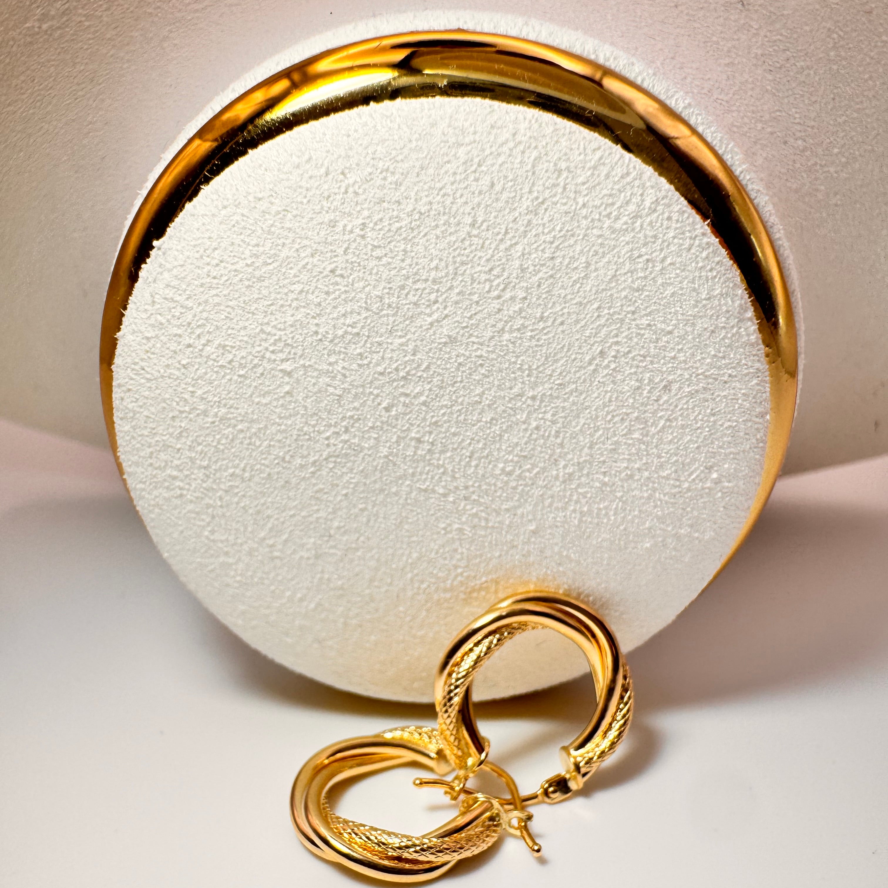 Hoops With Twisted Figures 18k