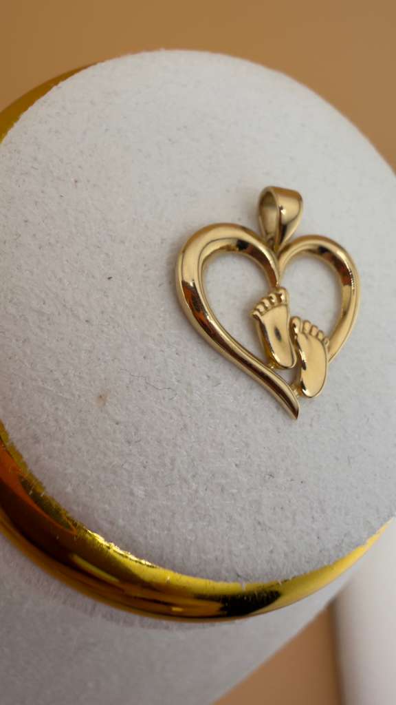 Heart with Footprints Pendant 18k