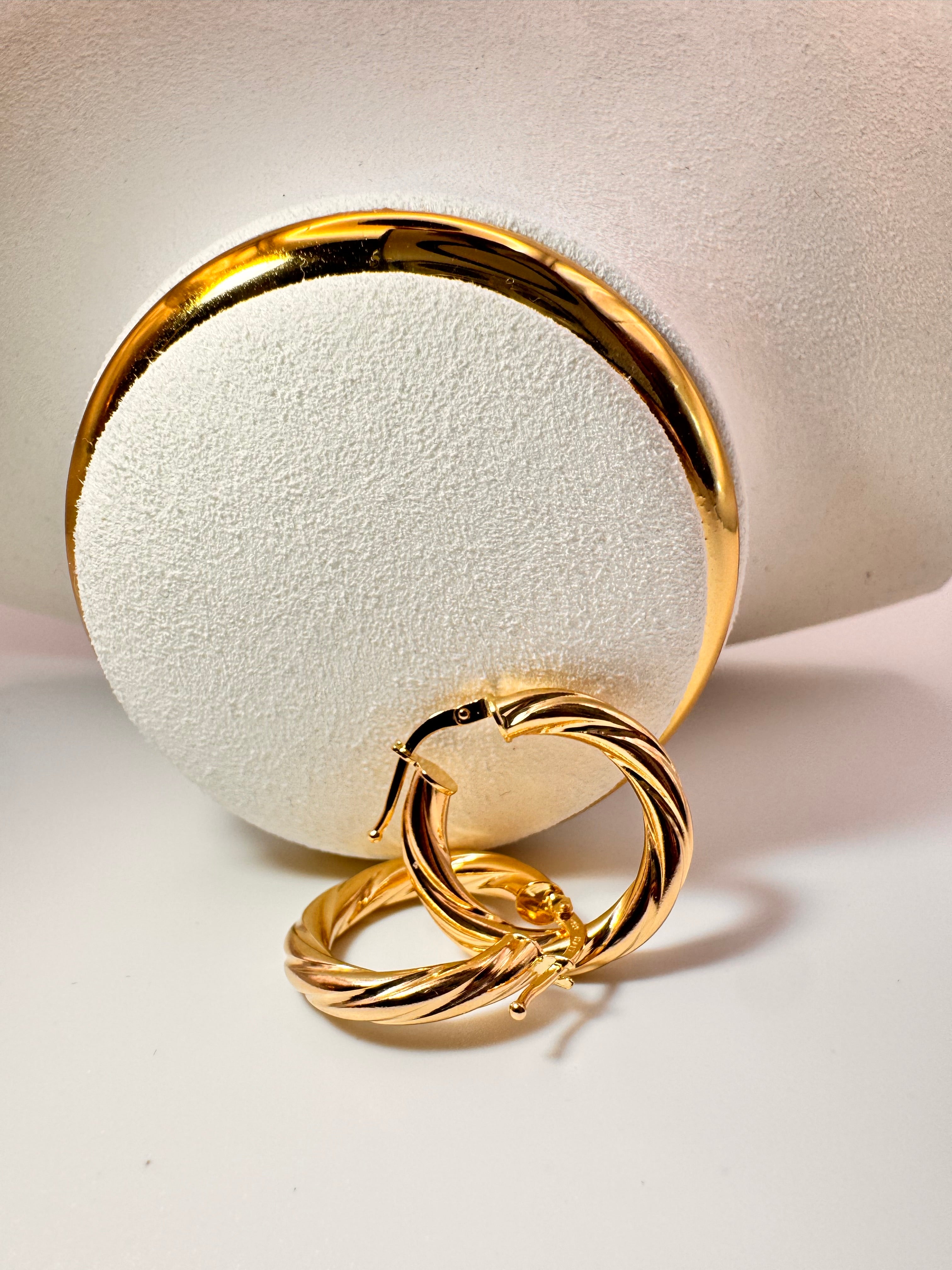 twisted Hoops 18k
