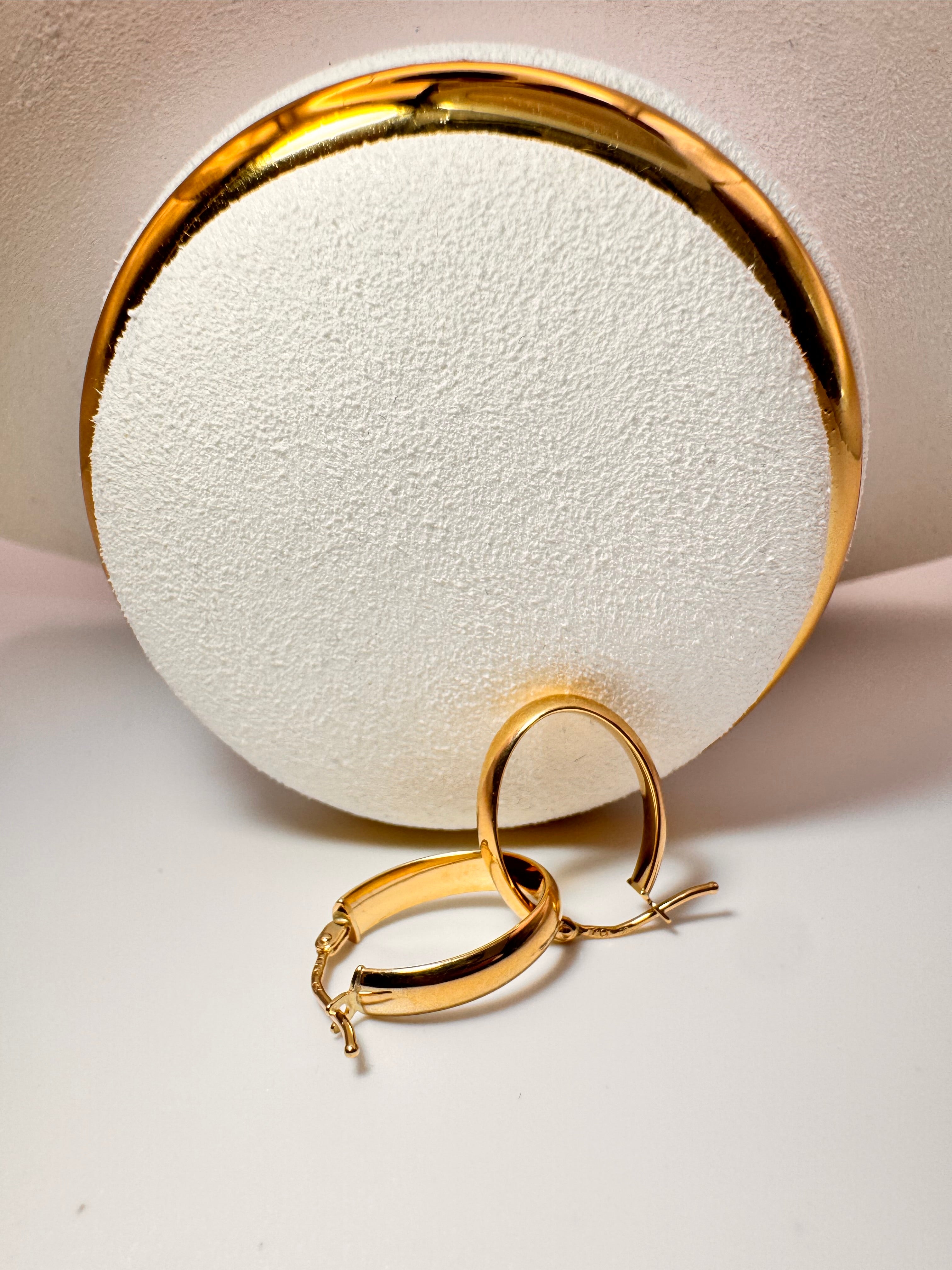 Small Oval Hoops 18k