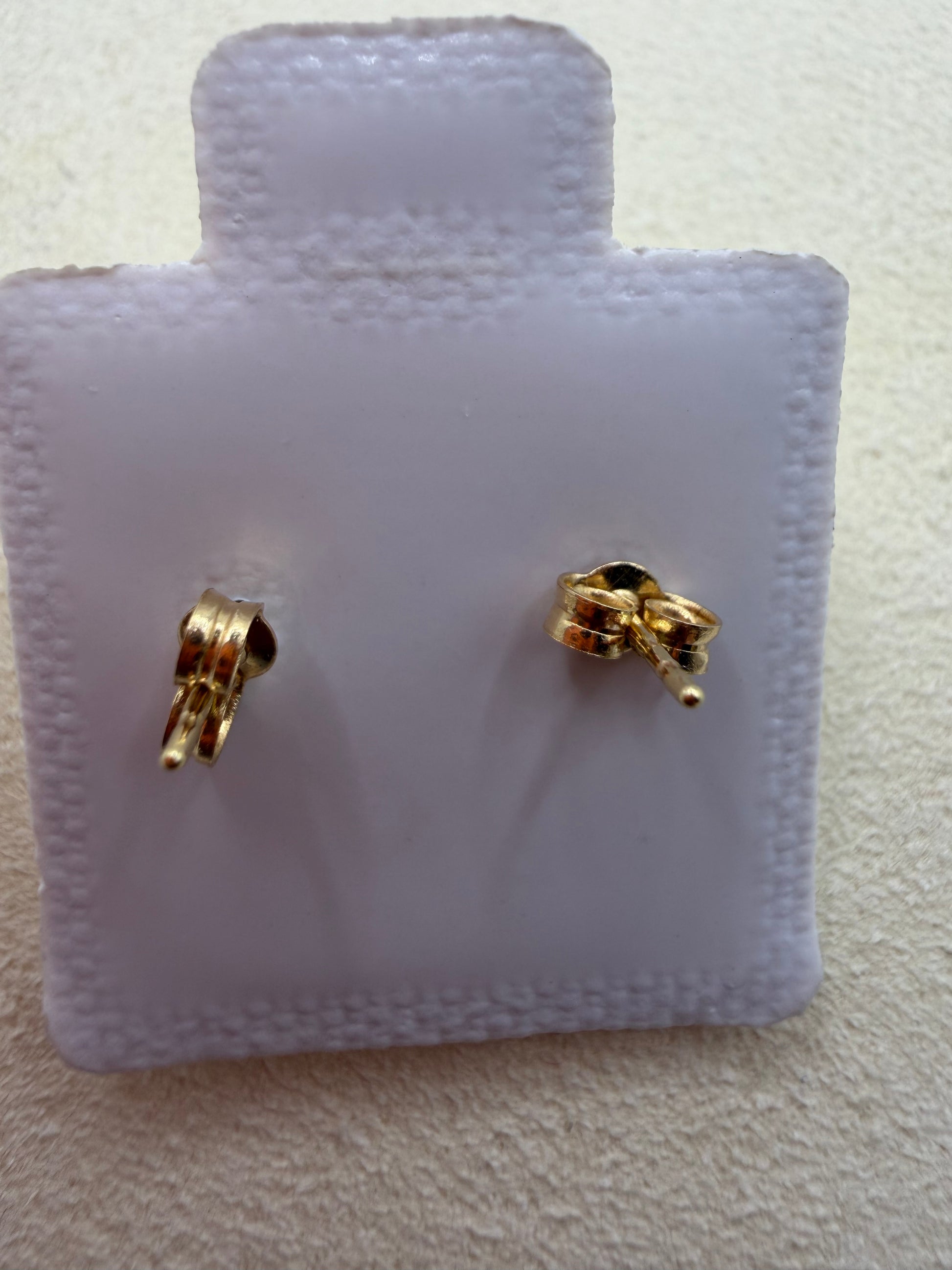Solitaire Stud Earrings 18k