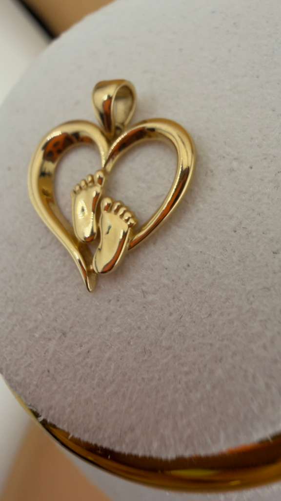 Heart with Footprints Pendant 18k