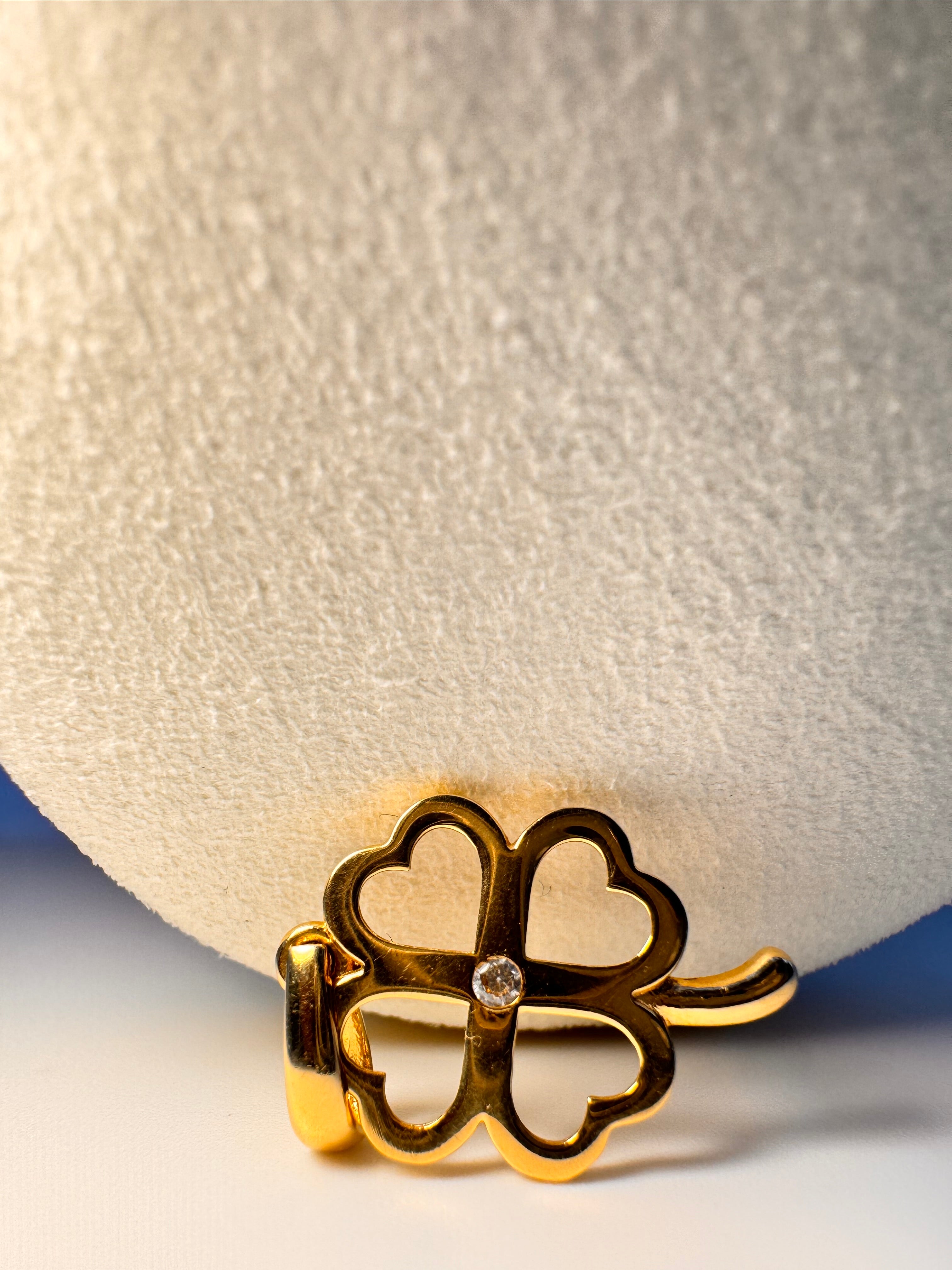 Four Leaf Clover Charm 18k