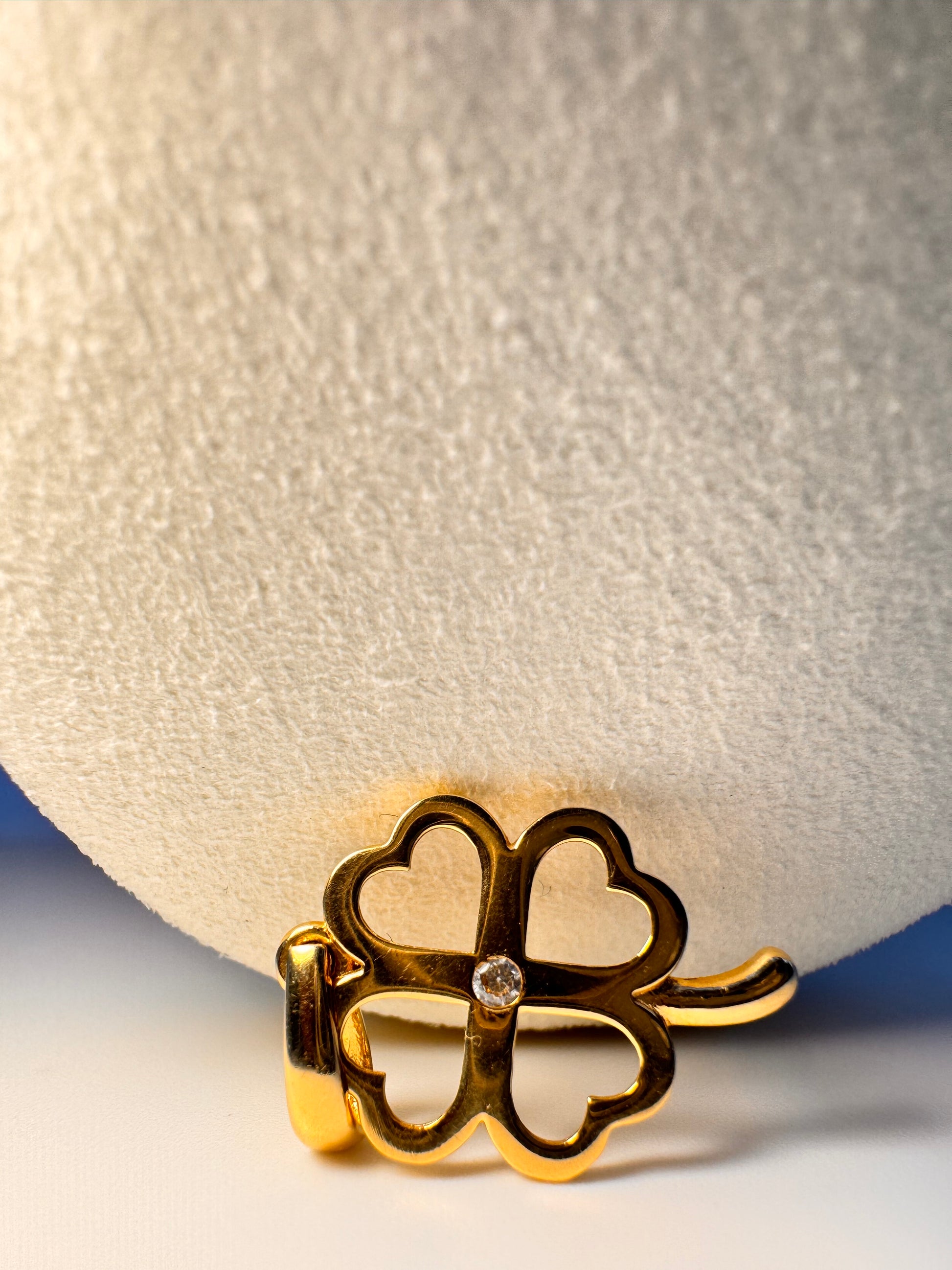 Four Leaf Clover Charm 18k