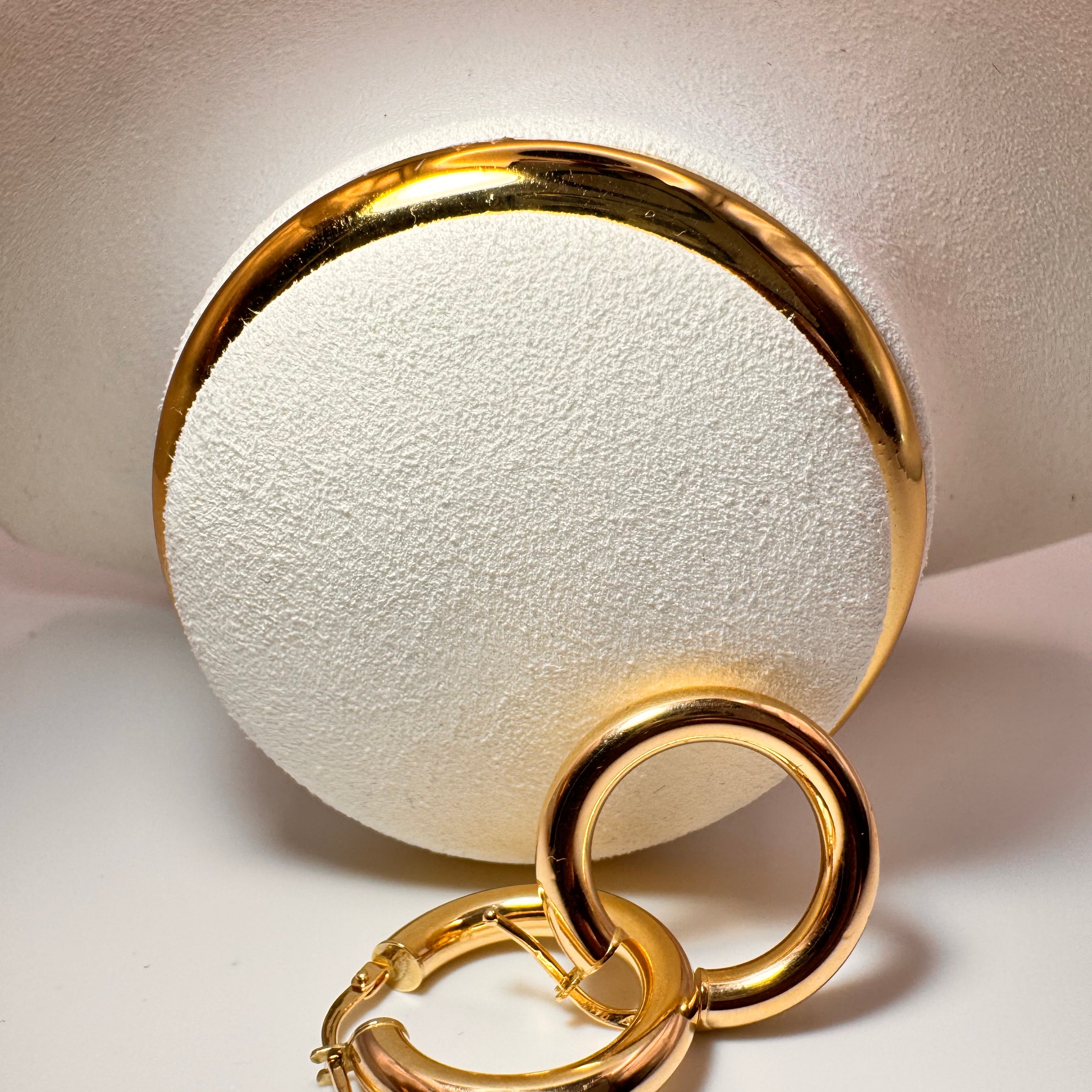 Smooth and round hoops 18k