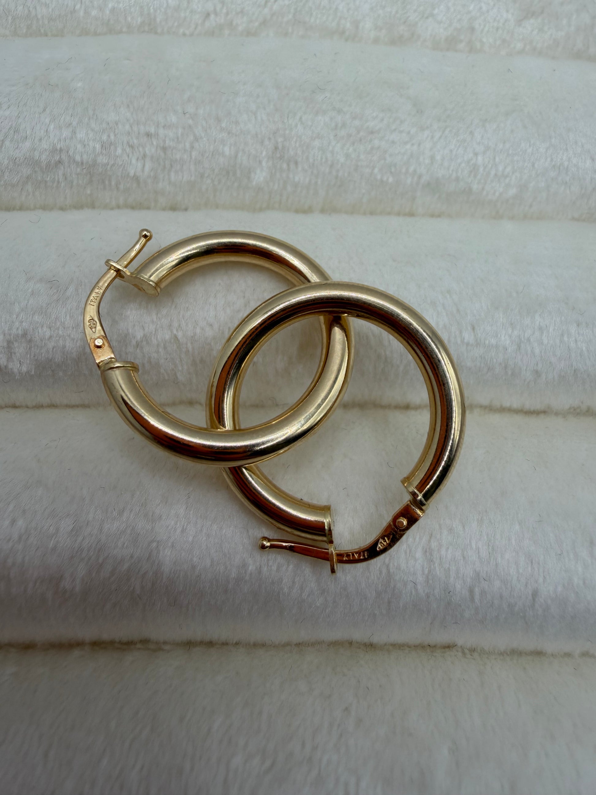 Cylindrical Hoops 18k