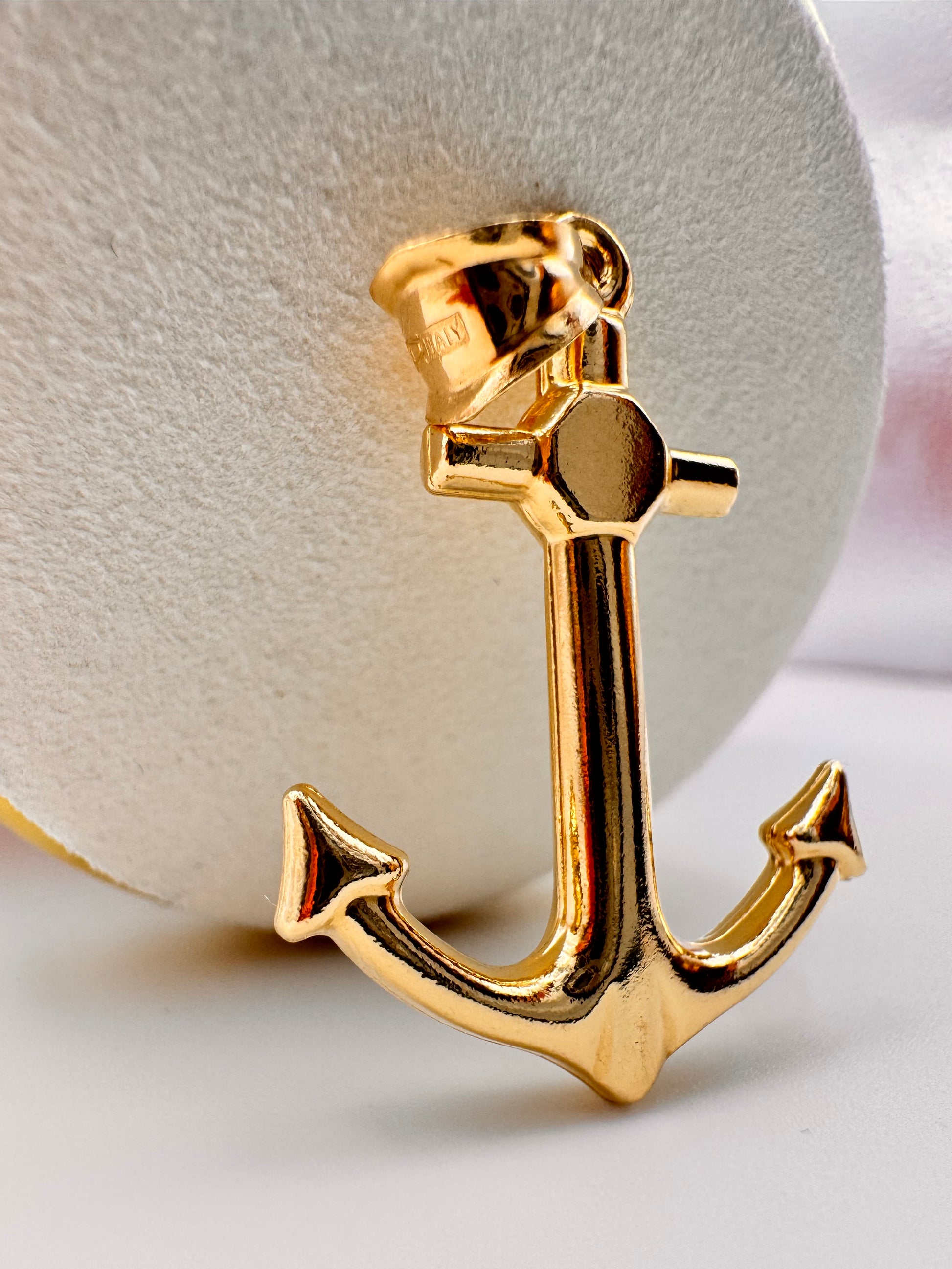 Anchor Charm 18k