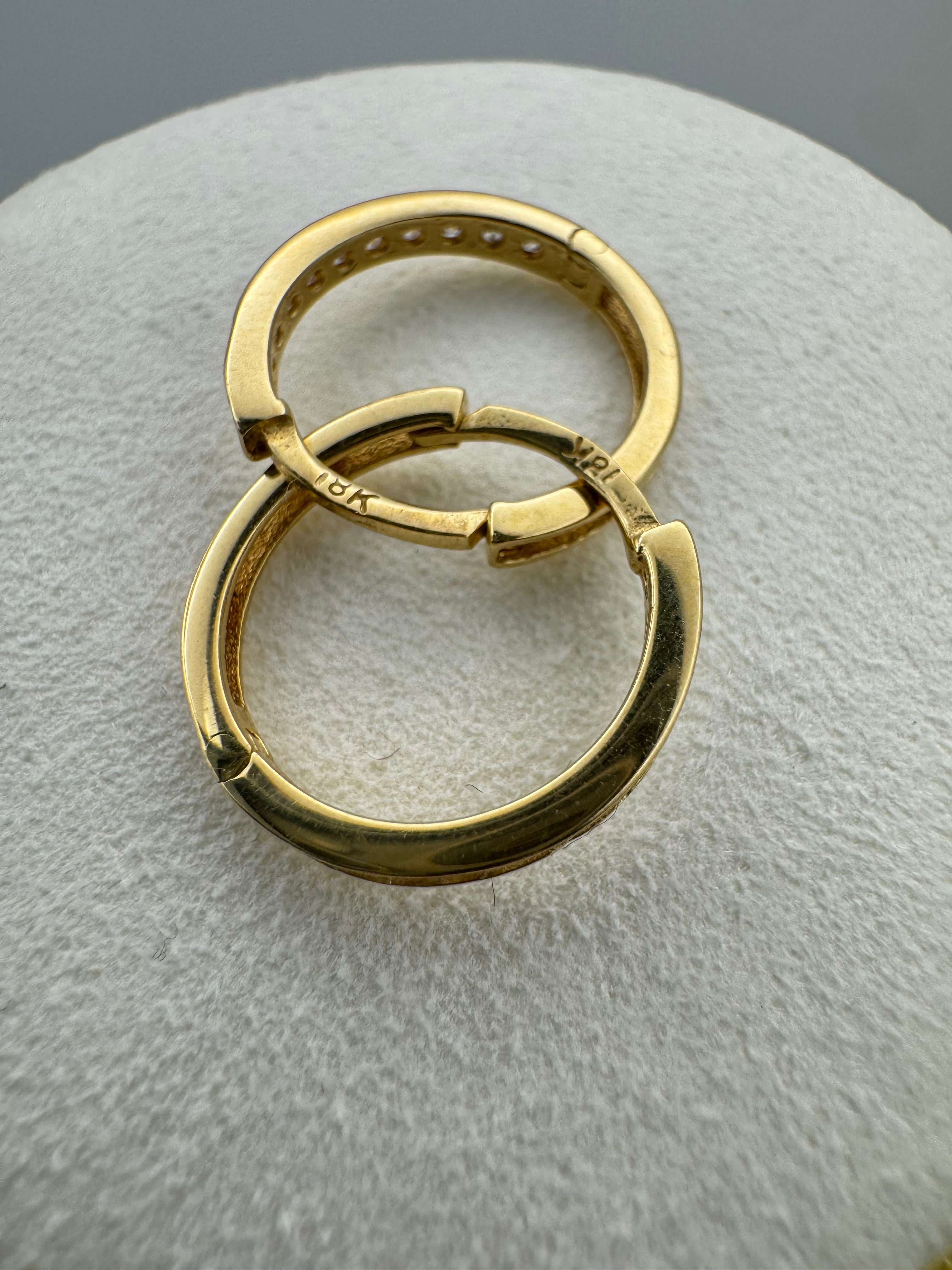 Point of Light Earrings 18k