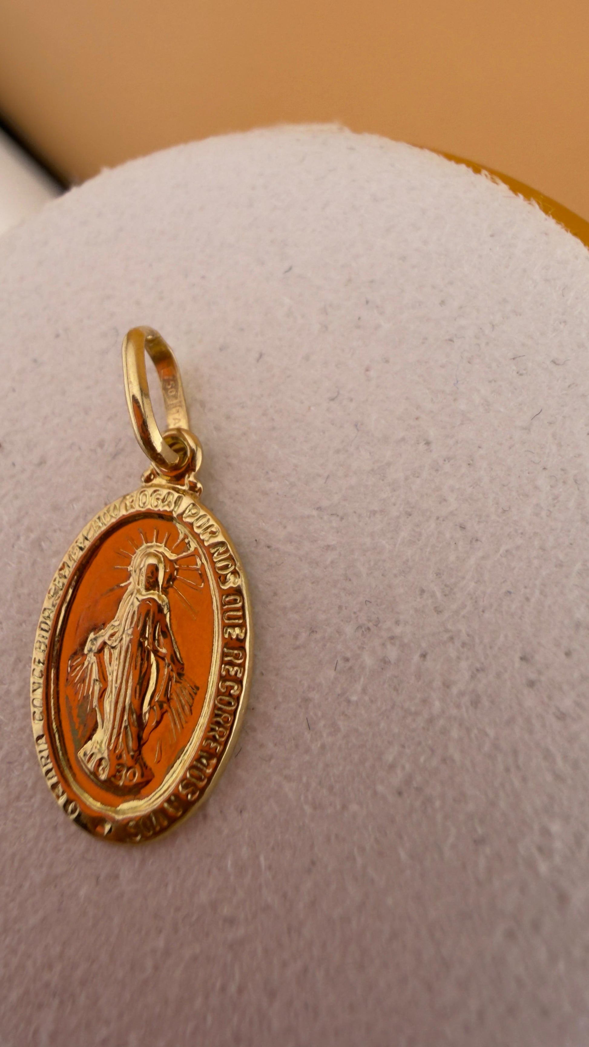 Virgin Milagrosa Pendant 18k