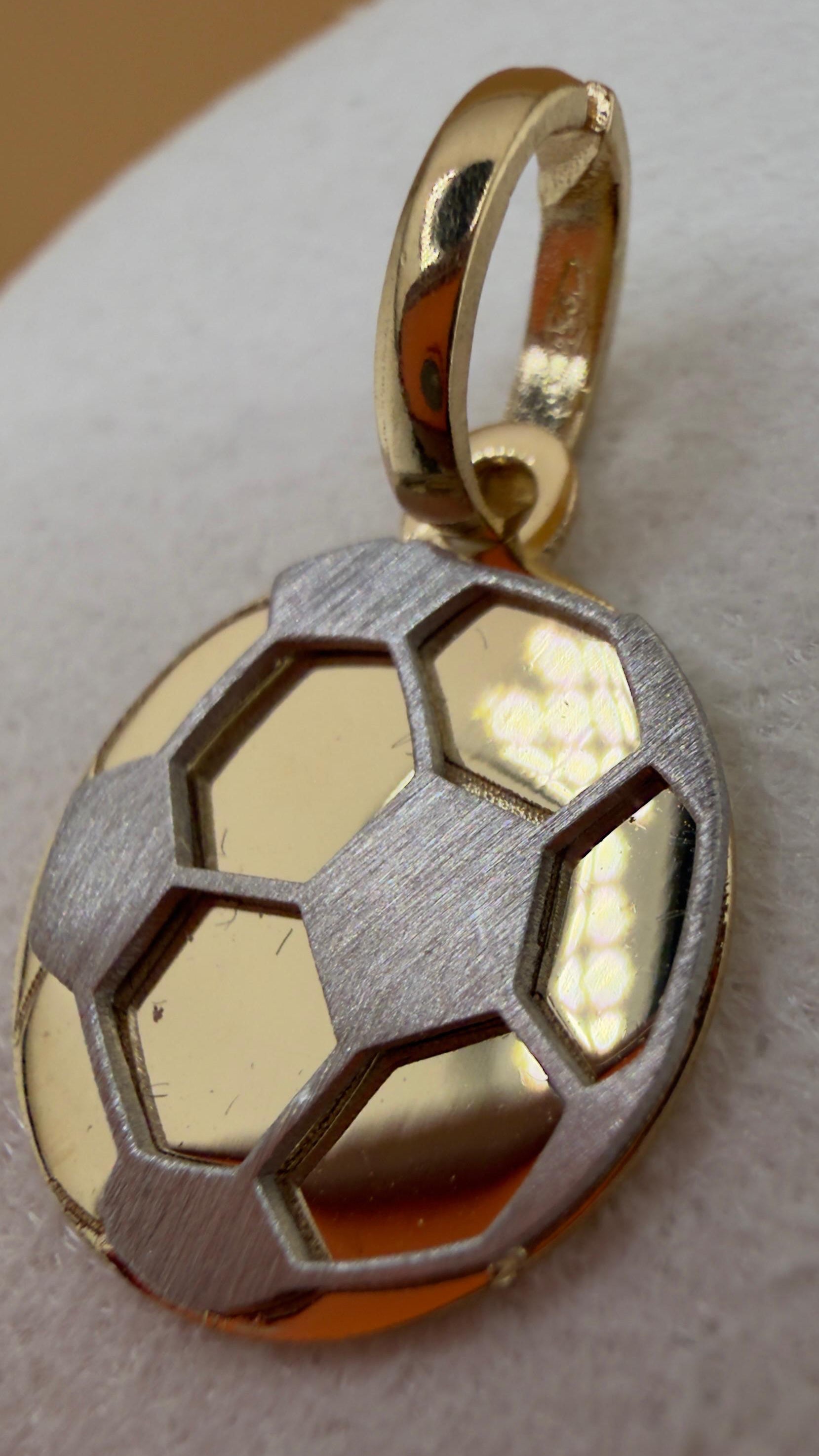 Elite Ball Pendant 18k.