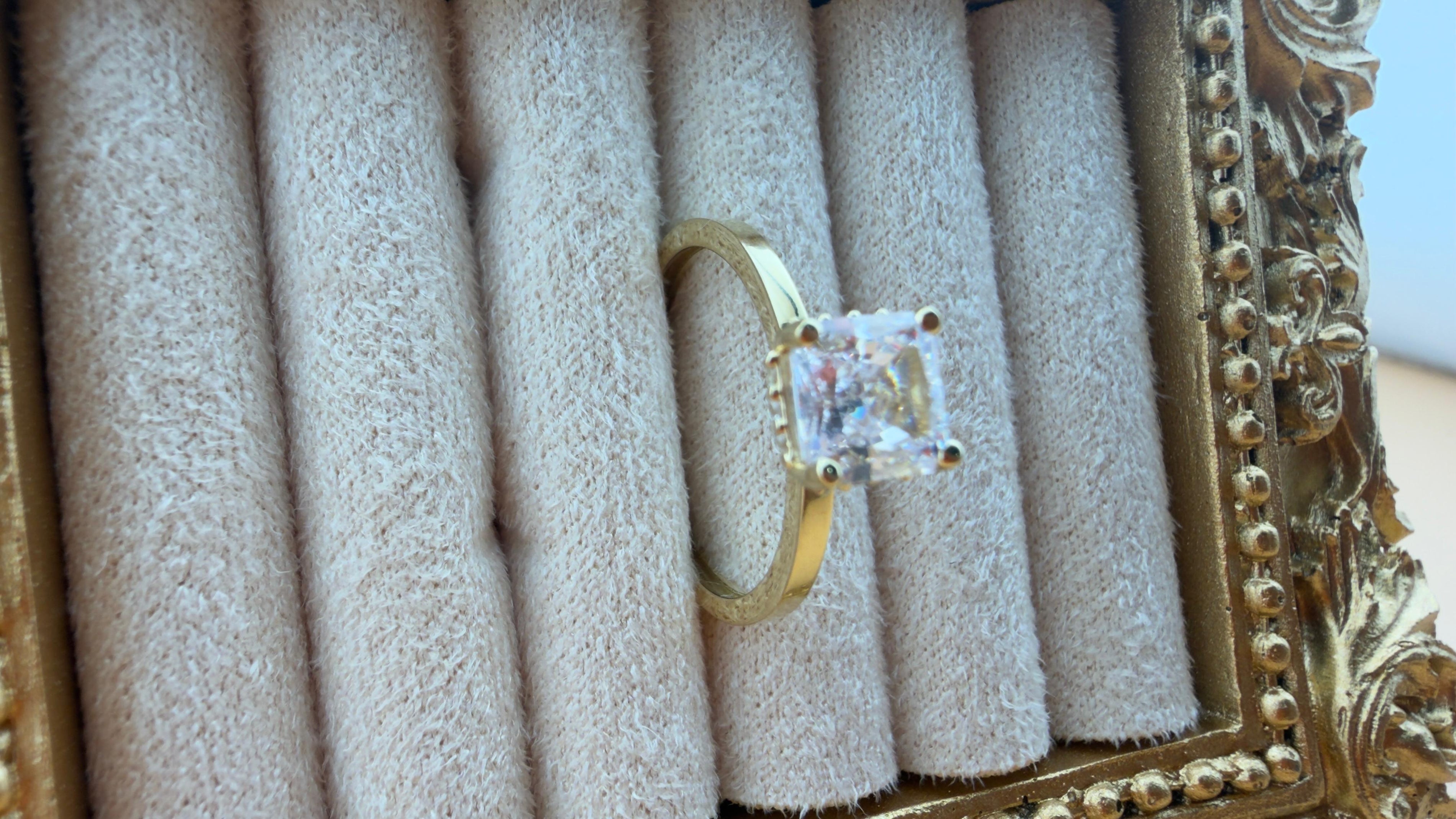 Solitary Square Cut Ring 18k, # 6,7,8