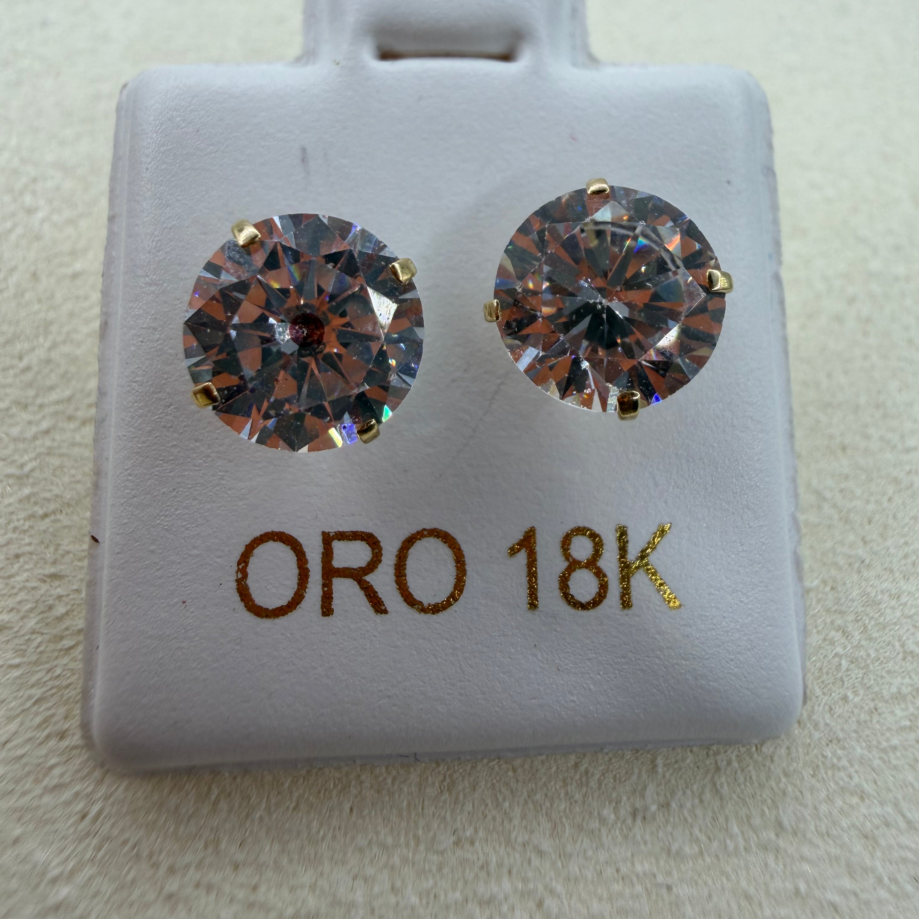 Solitaire Stud Earrings 18k