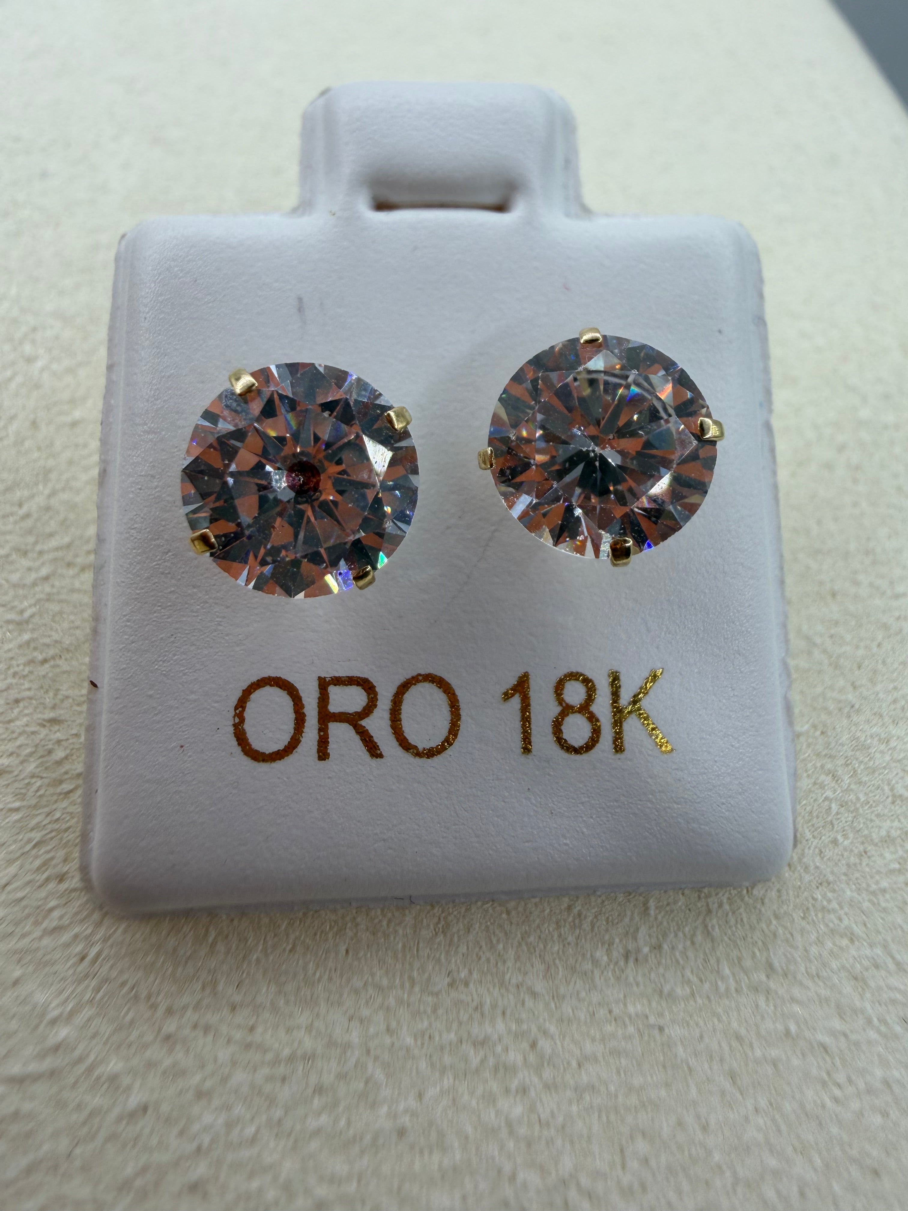 Solitaire Stud Earrings 18k