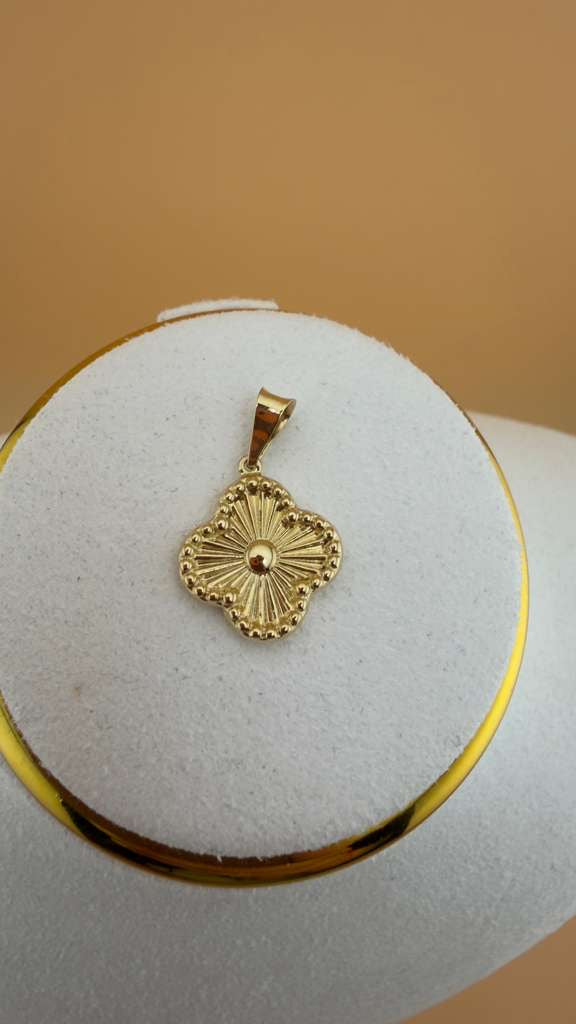 Double-V Pendant 18k.
