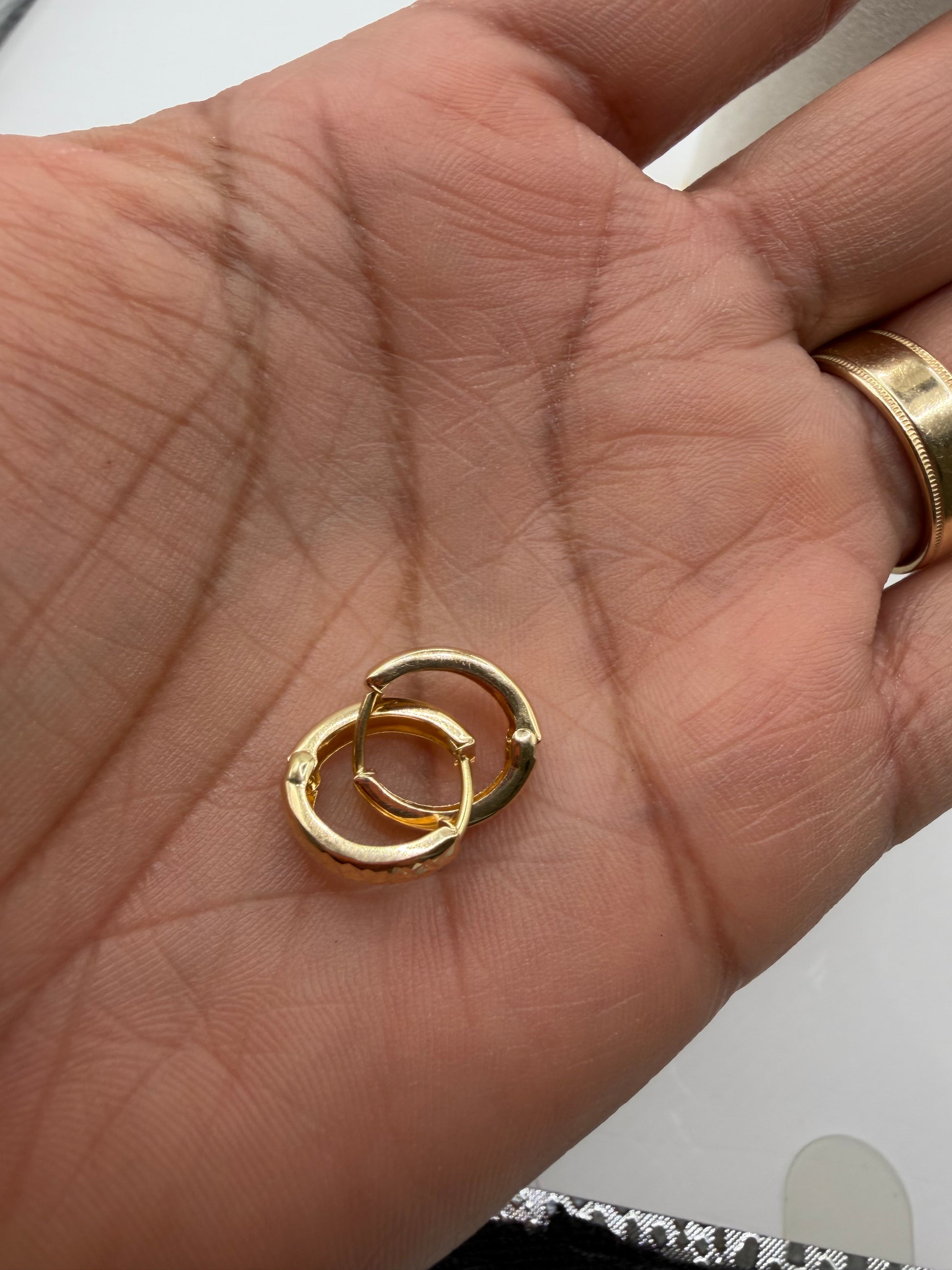 Smooth-Triangular Shapes Hoops 18k