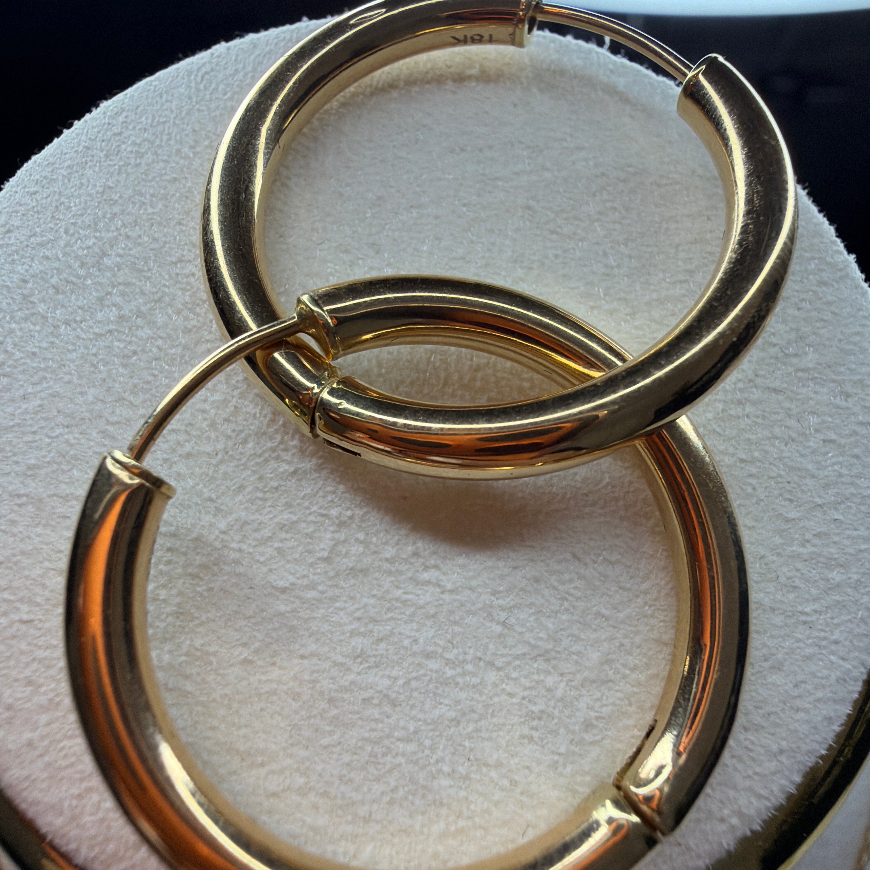 Classic hoops 18K