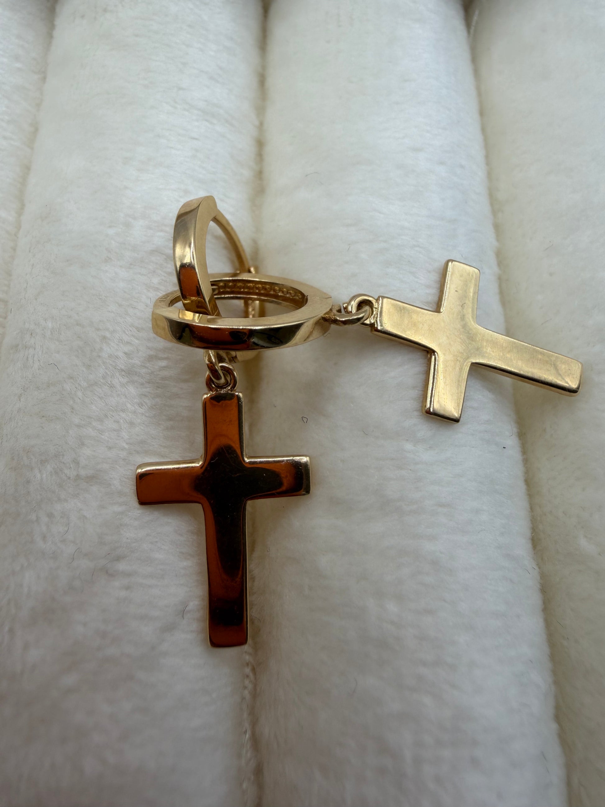 Cross Hoops 18k