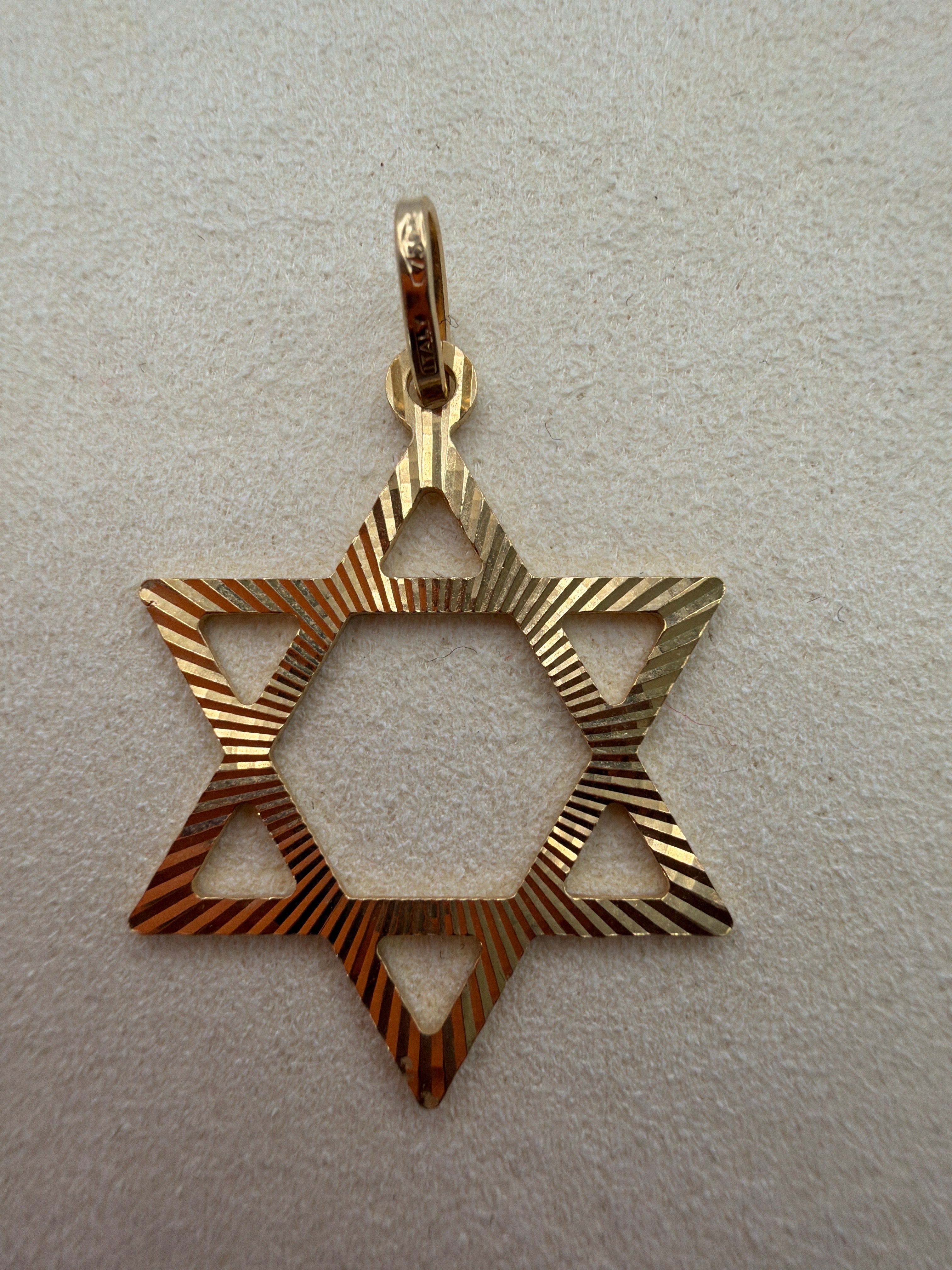 6-Pointed Golden Star Pendant 18k