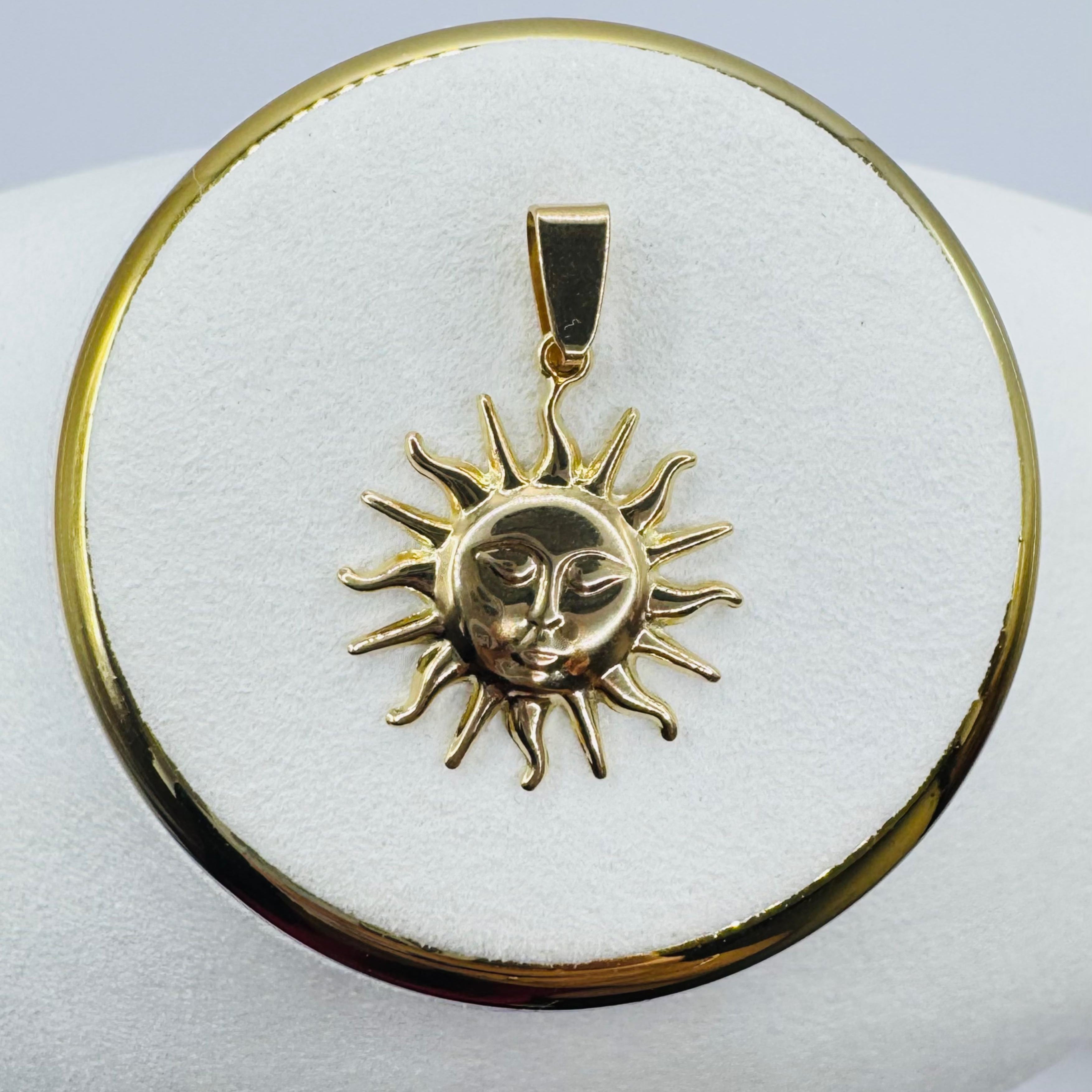 Sun Charm 18k