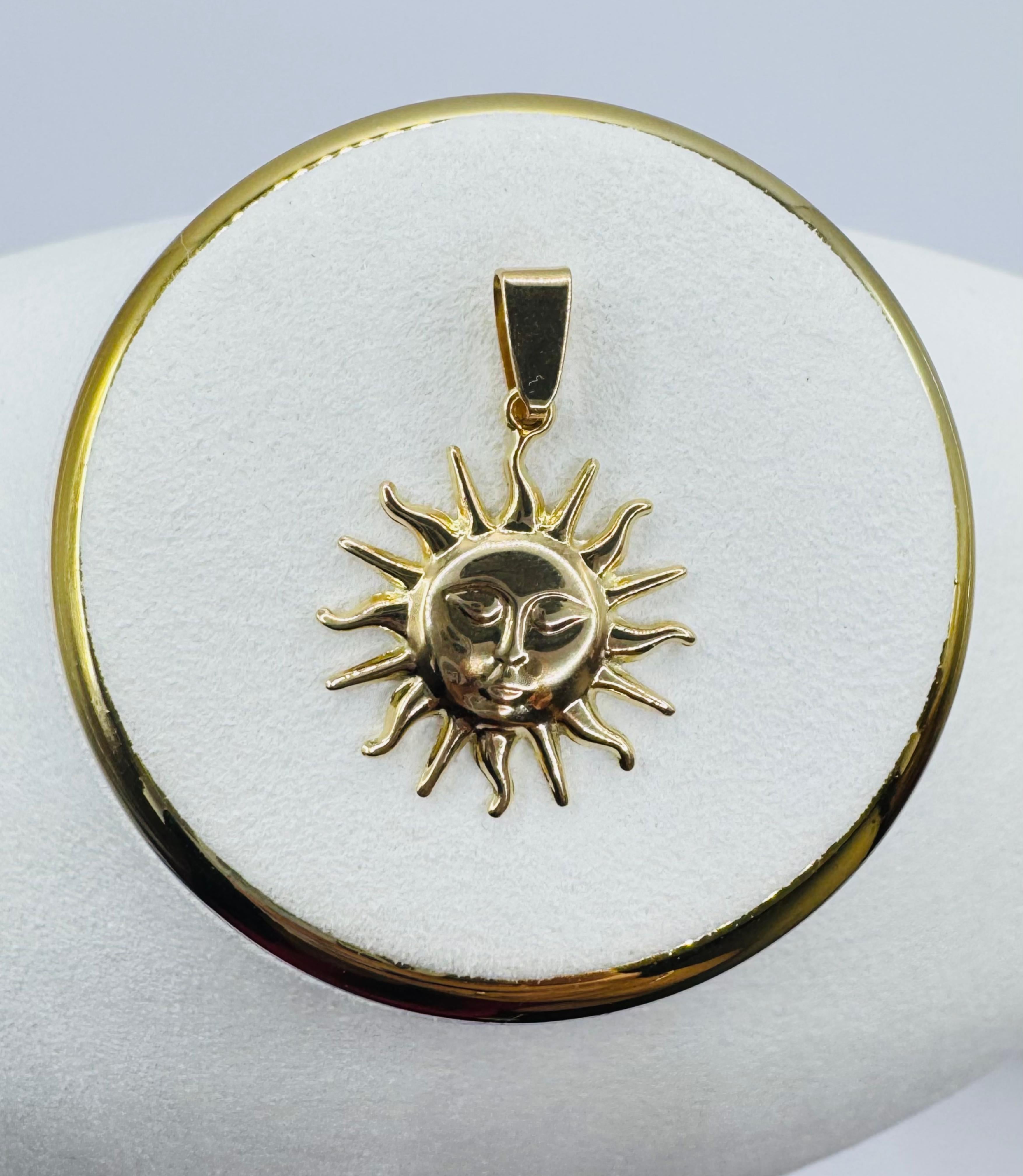 Sun Charm 18k