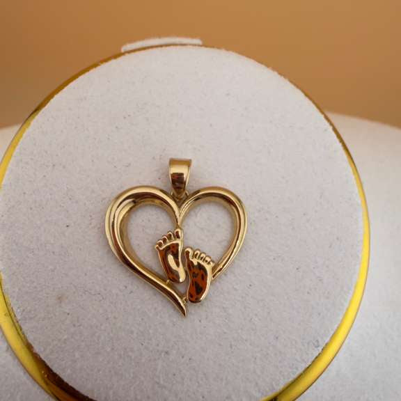 Heart with Footprints Pendant 18k