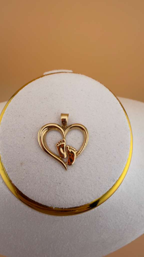 Heart with Footprints Pendant 18k