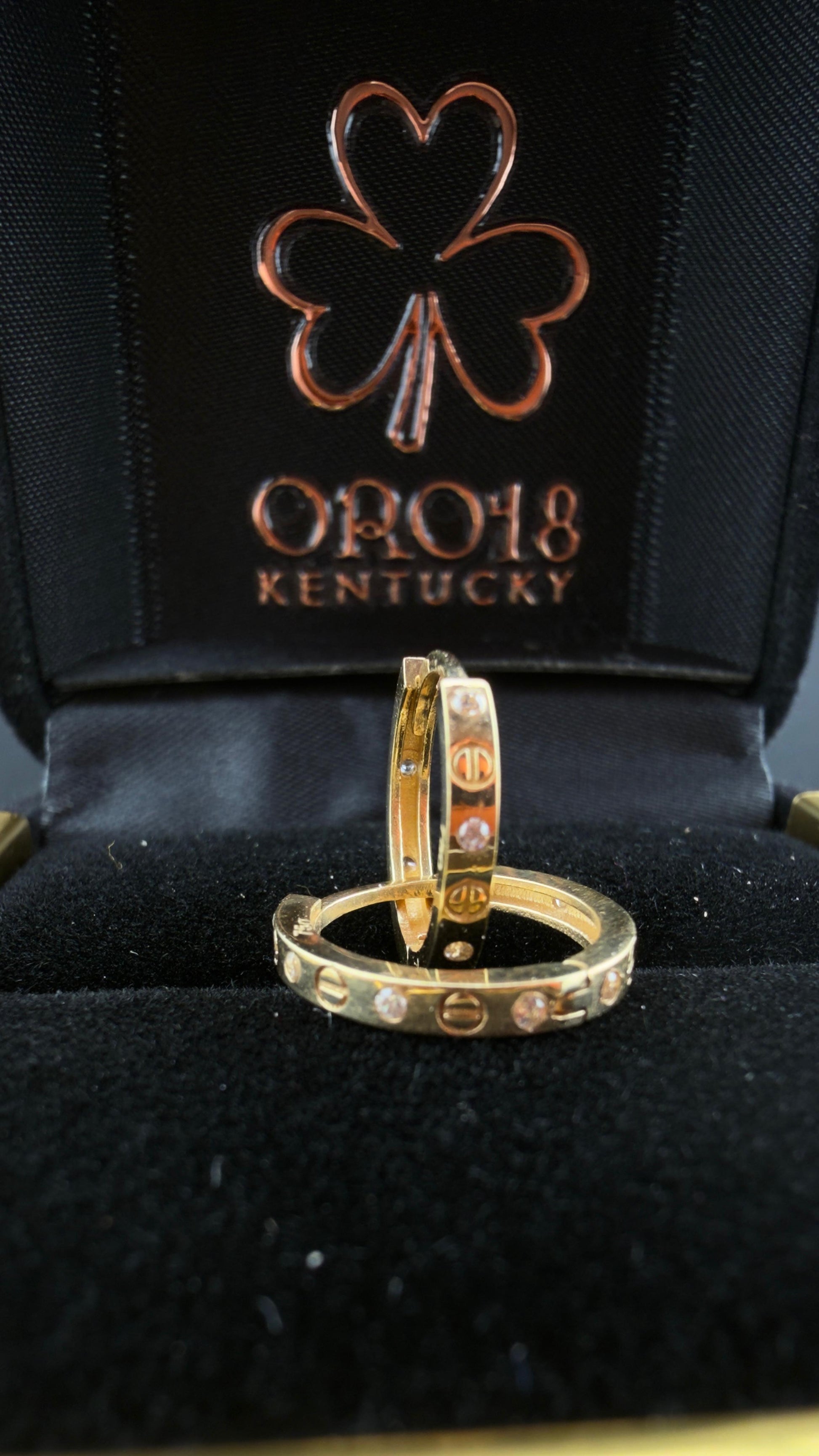 Double-C Hoops 18k.