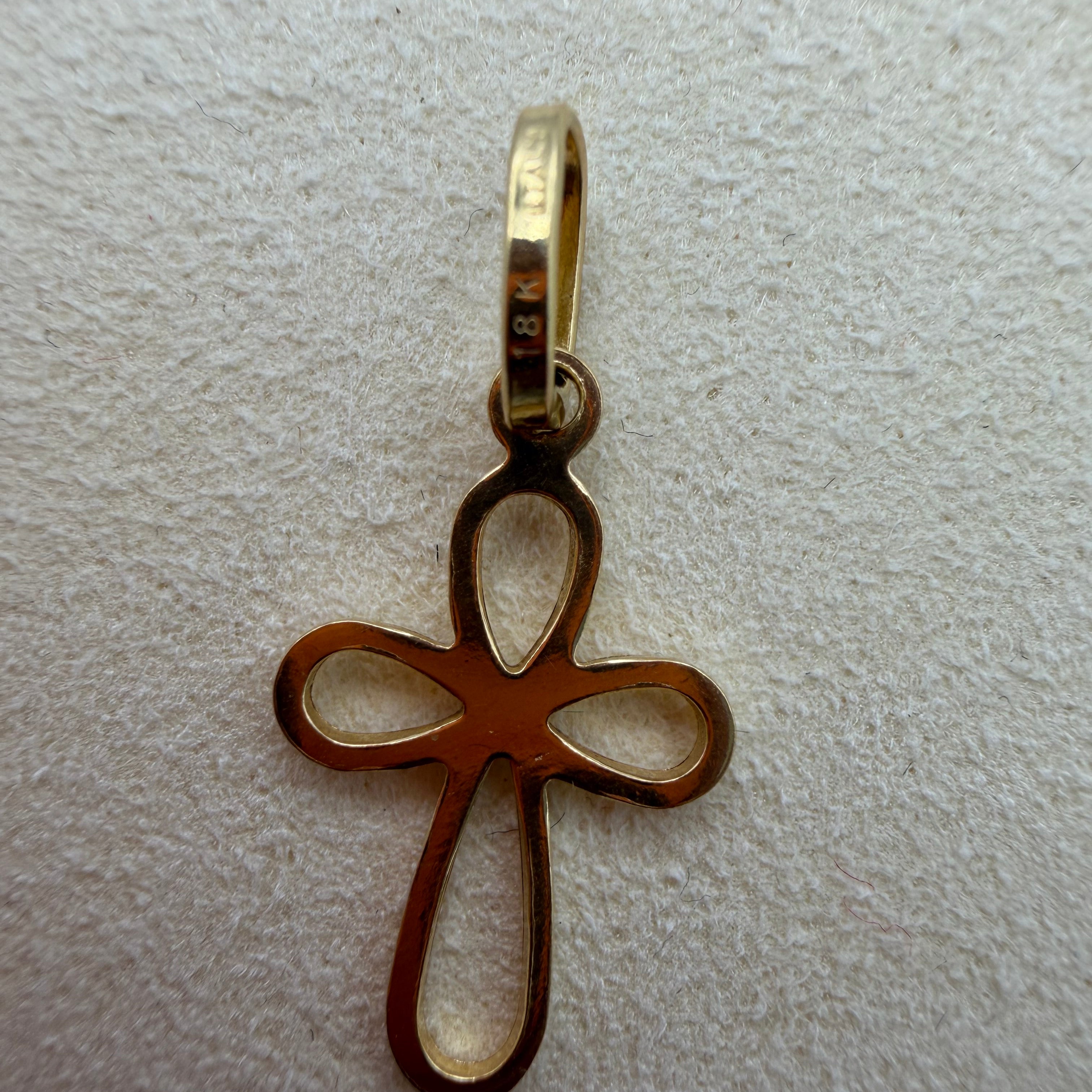 Subtle Faith Pendant 18k